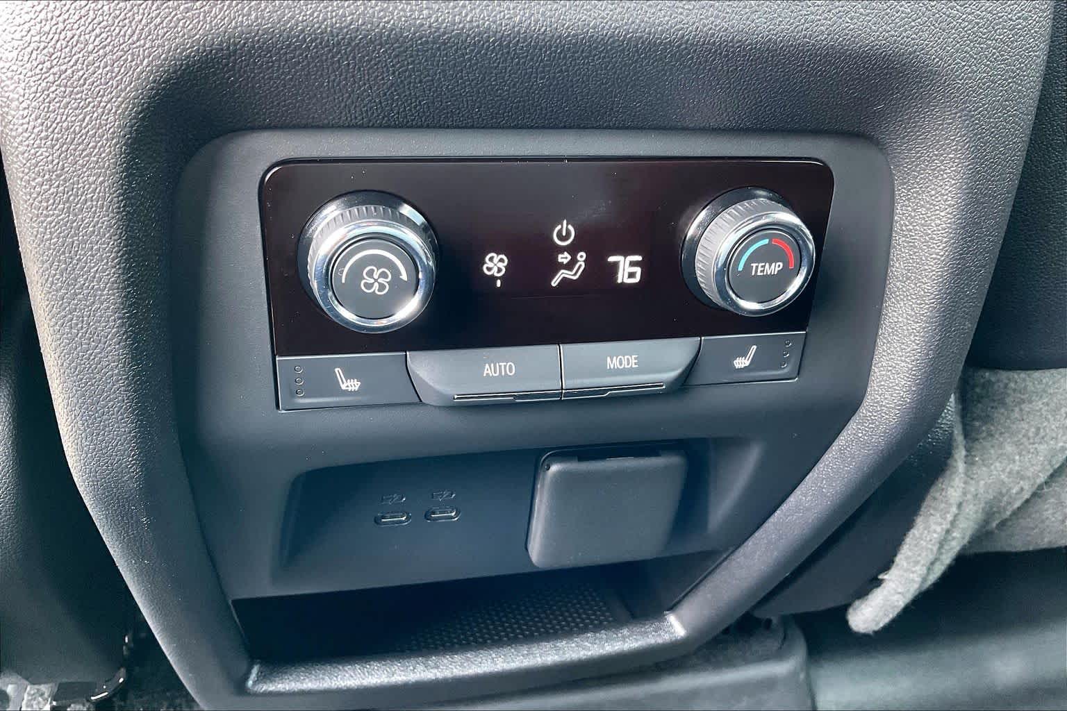 2026 Chevrolet Traverse photo 32 of 34