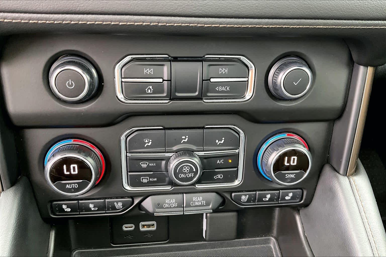 2021 Chevrolet Tahoe photo 32 of 34