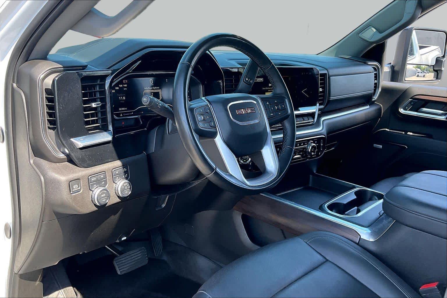 2024 GMC Sierra 2500HD photo 18 of 35