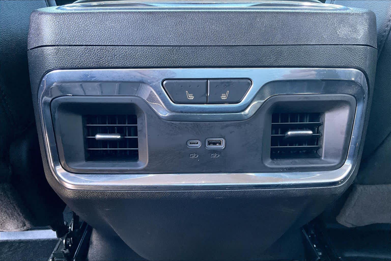 2024 GMC Sierra 2500HD photo 32 of 35
