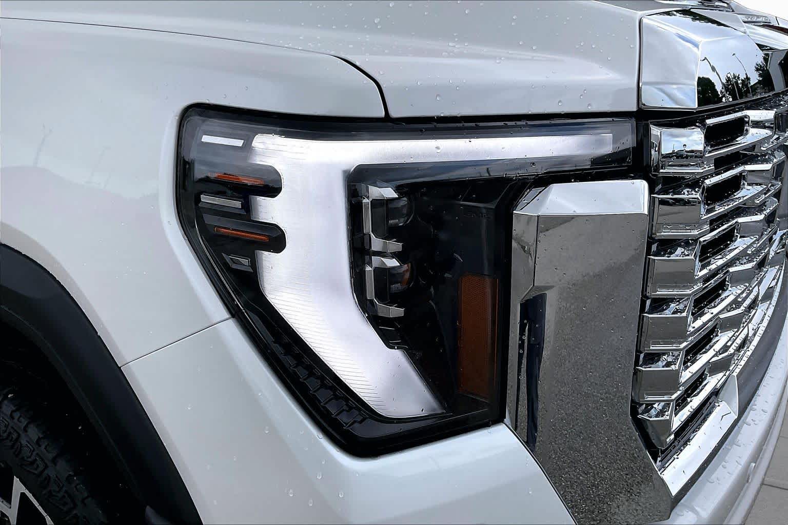 2024 GMC Sierra 2500HD Denali White Frost Tricoat at Group 1 GMC Buick South