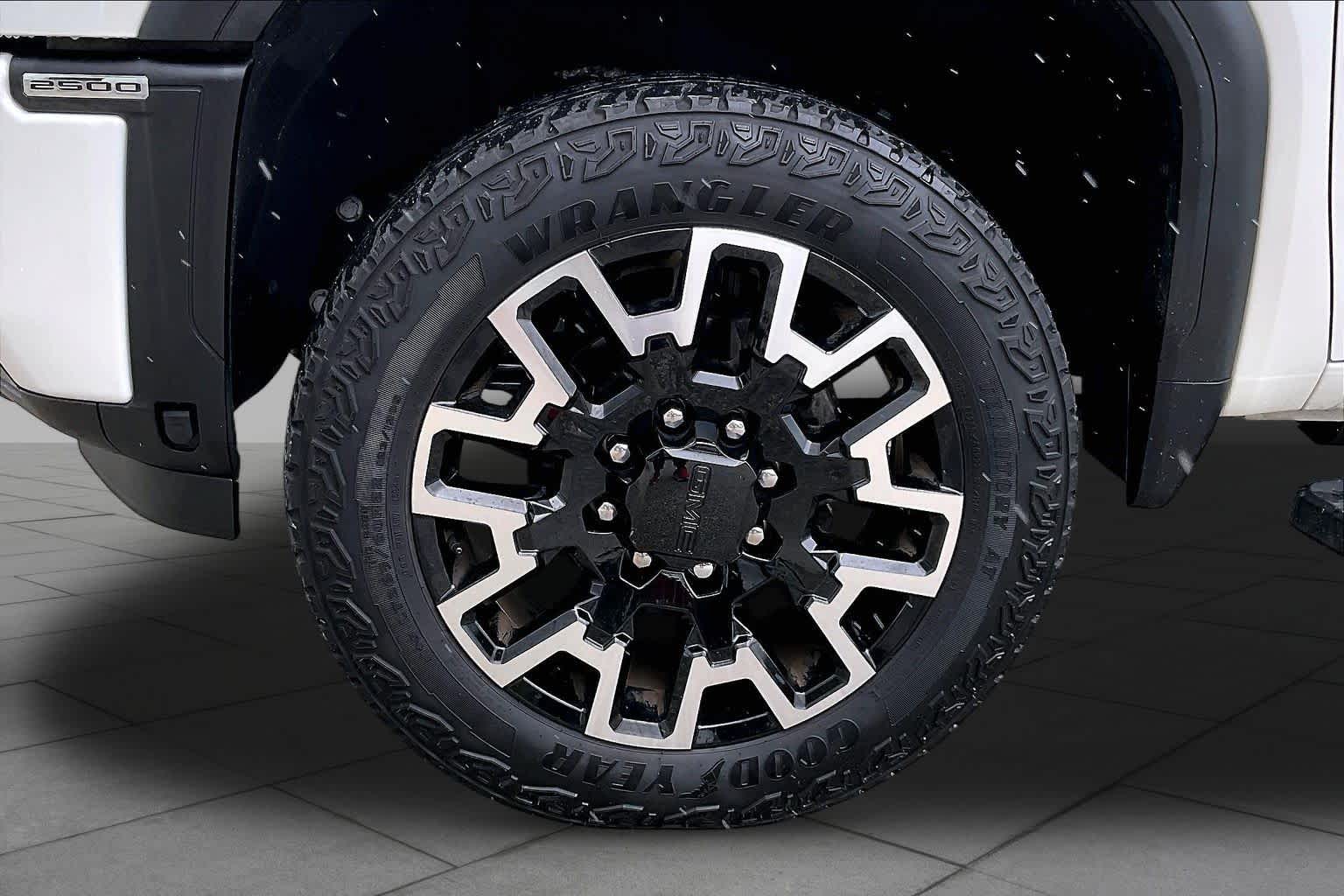 2024 GMC Sierra 2500HD Denali White Frost Tricoat at Group 1 GMC Buick South