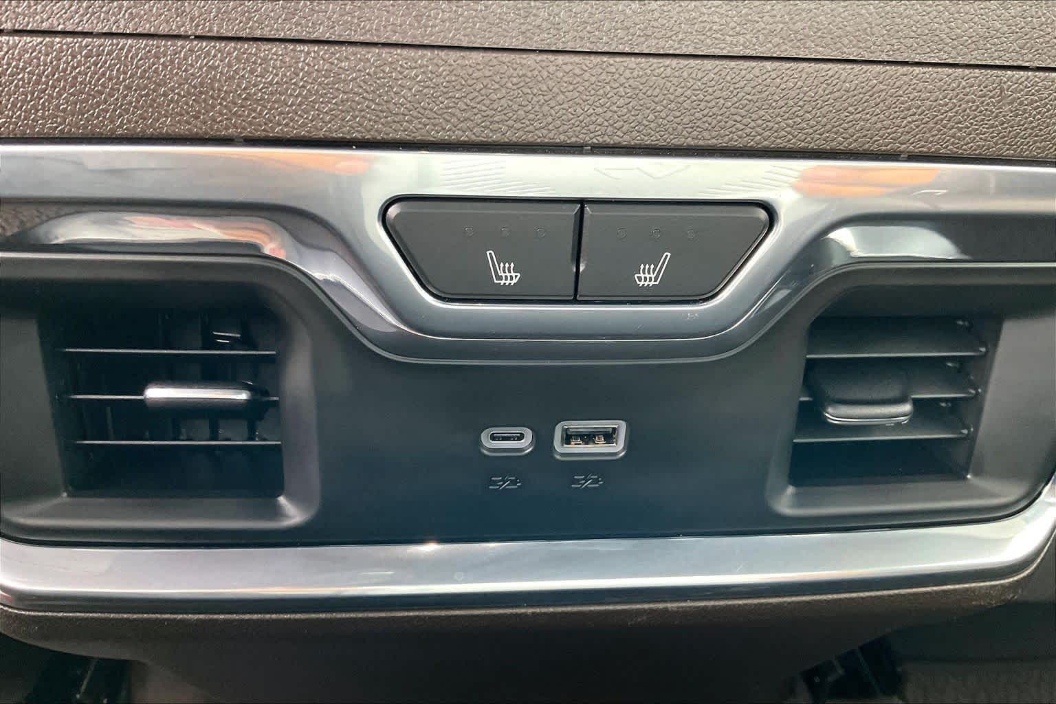 2024 GMC Sierra 2500HD Denali White Frost Tricoat at Group 1 GMC Buick South