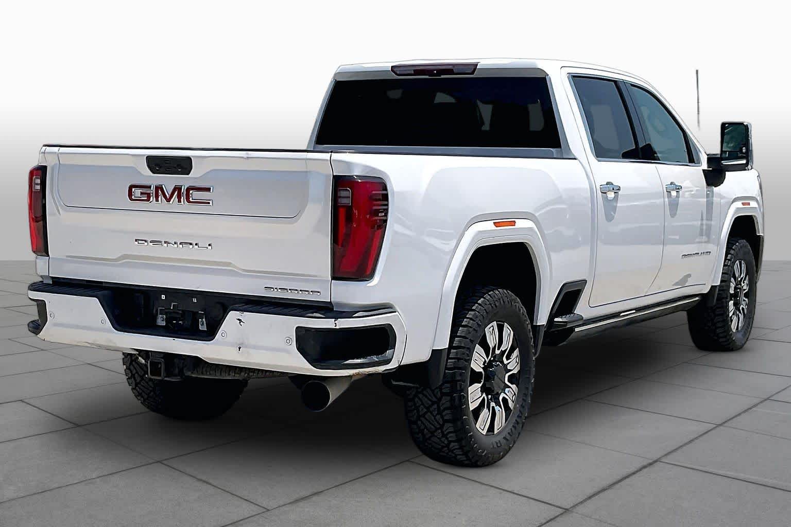 2024 GMC Sierra 2500HD Denali White Frost Tricoat at Friendly Ford Crosby