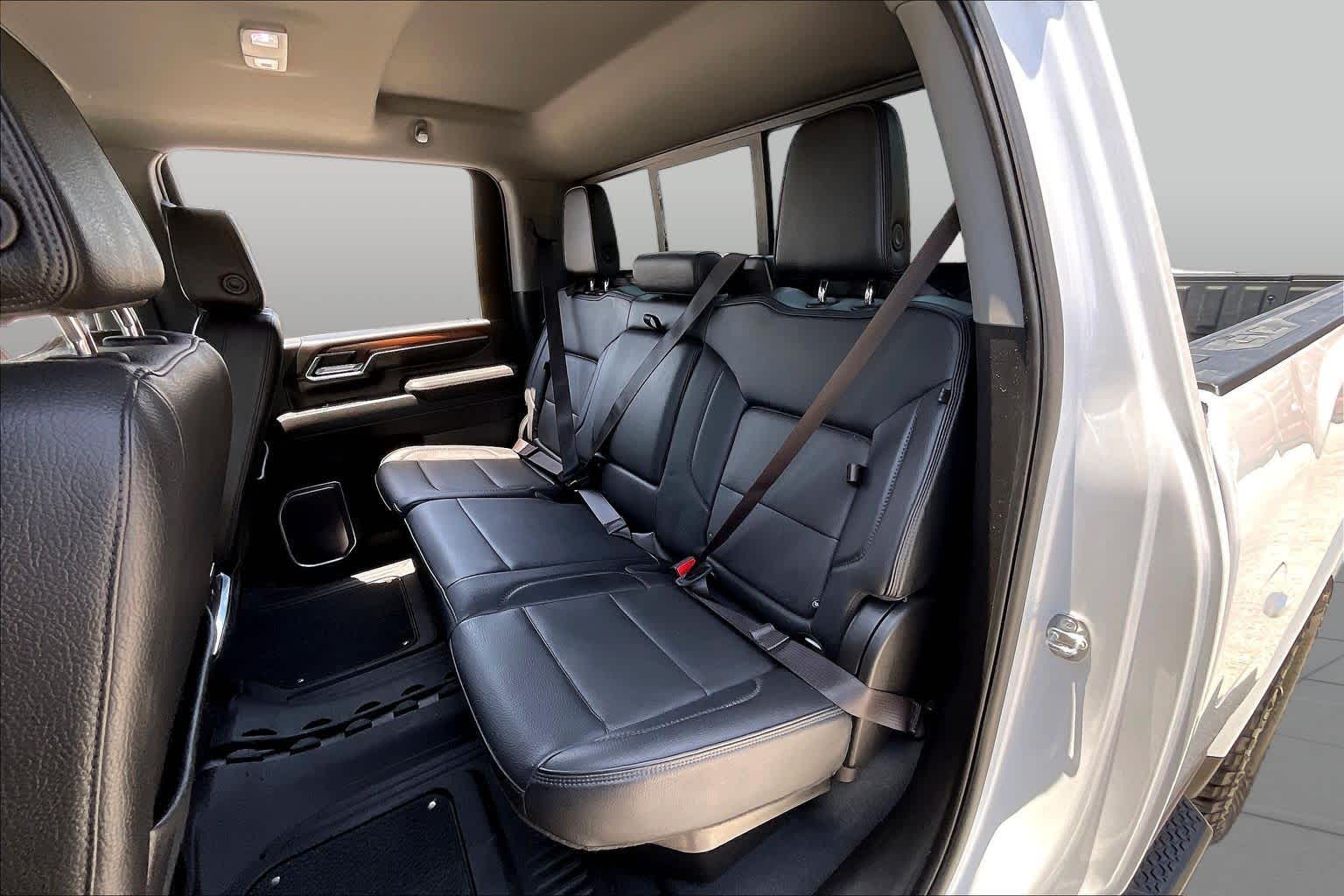 2024 GMC Sierra 2500HD Denali White Frost Tricoat at Friendly Ford Crosby