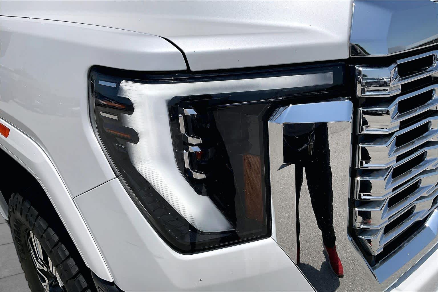 2024 GMC Sierra 2500HD Denali White Frost Tricoat at Friendly Ford Crosby