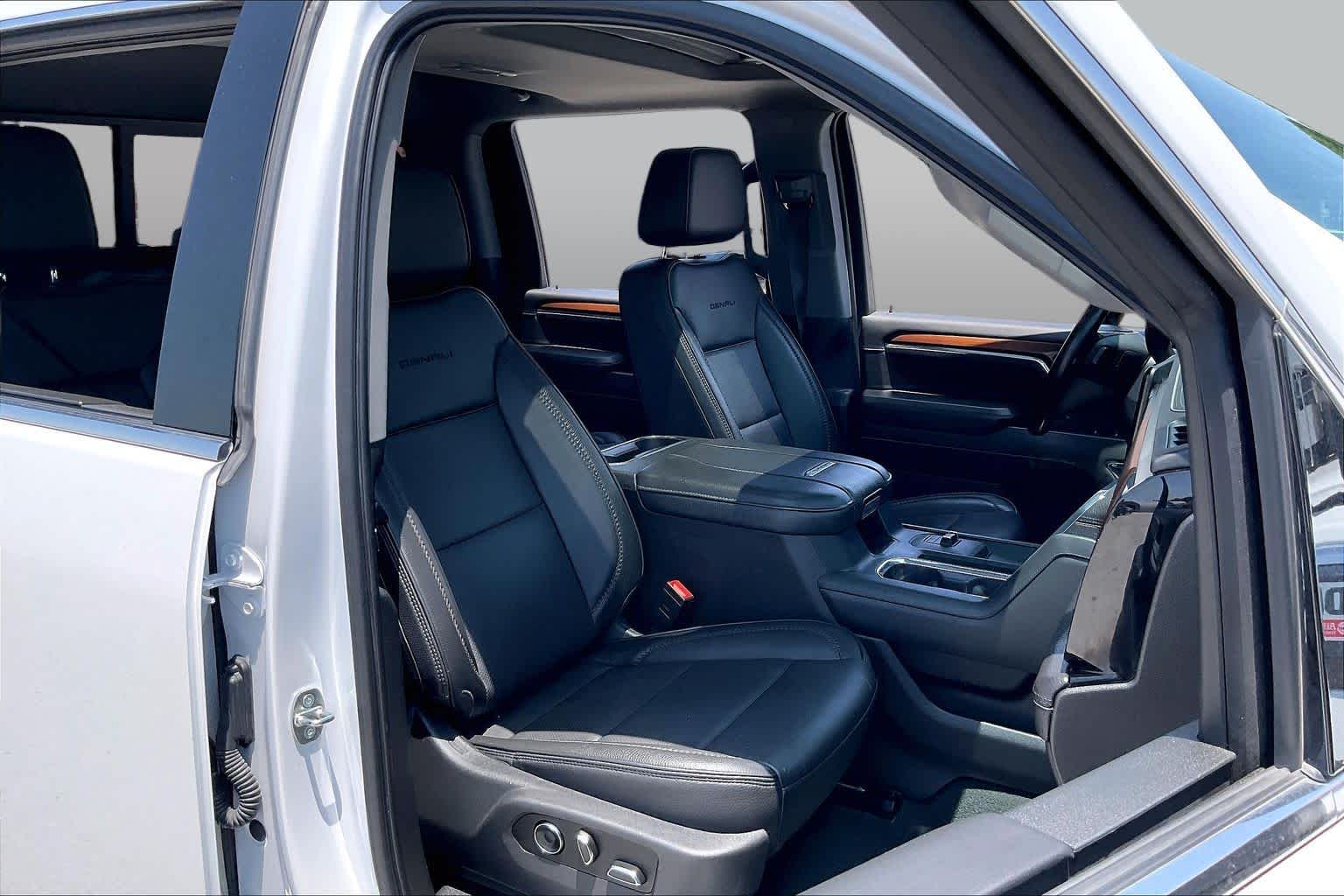 2024 GMC Sierra 2500HD Denali White Frost Tricoat at Friendly Ford Crosby
