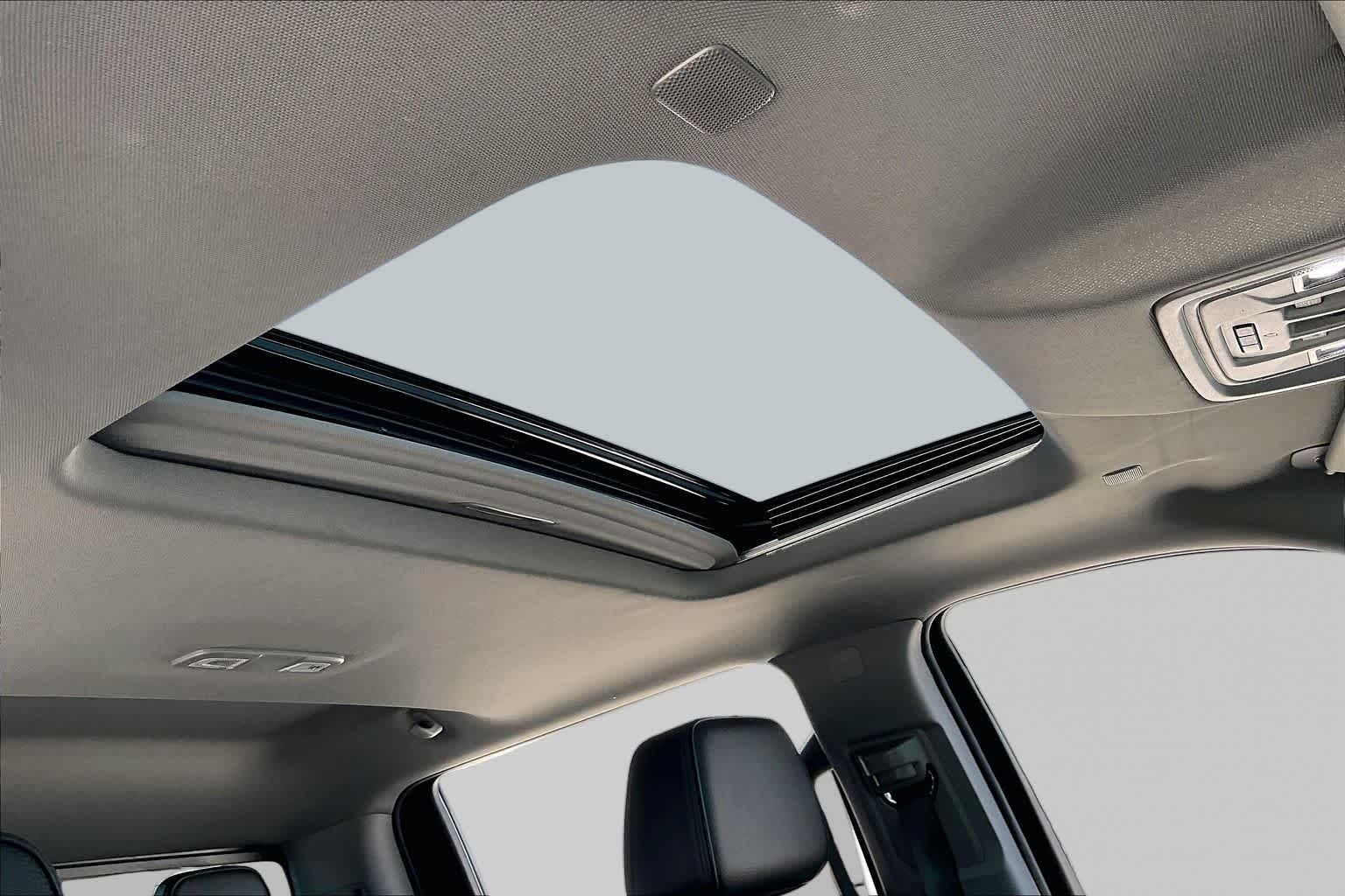 2024 GMC Sierra 2500HD Denali White Frost Tricoat at Friendly Ford Crosby