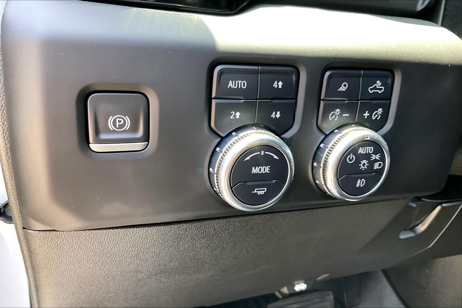 2024 GMC Sierra 2500HD Denali White Frost Tricoat at Friendly Ford Crosby