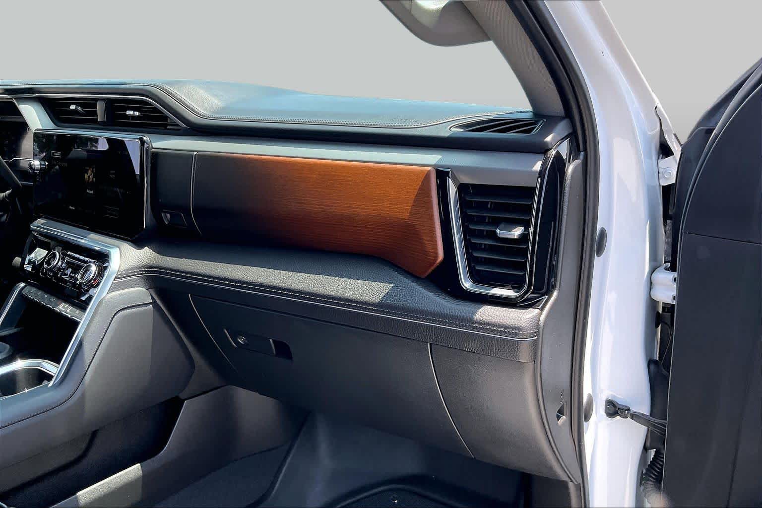 2024 GMC Sierra 2500HD Denali White Frost Tricoat at Friendly Ford Crosby