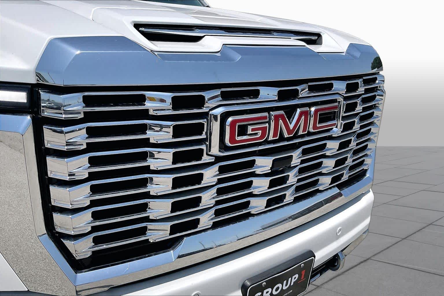 2024 GMC Sierra 2500HD Denali White Frost Tricoat at Friendly Ford Crosby