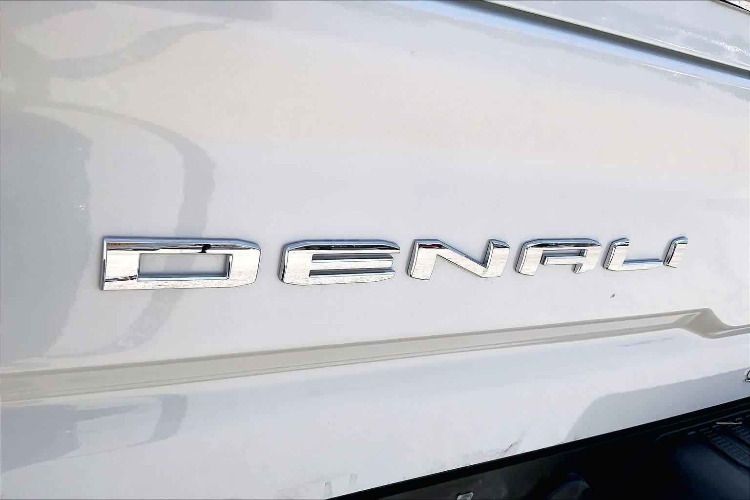 2024 GMC Sierra 2500HD Denali White Frost Tricoat at Friendly Ford Crosby