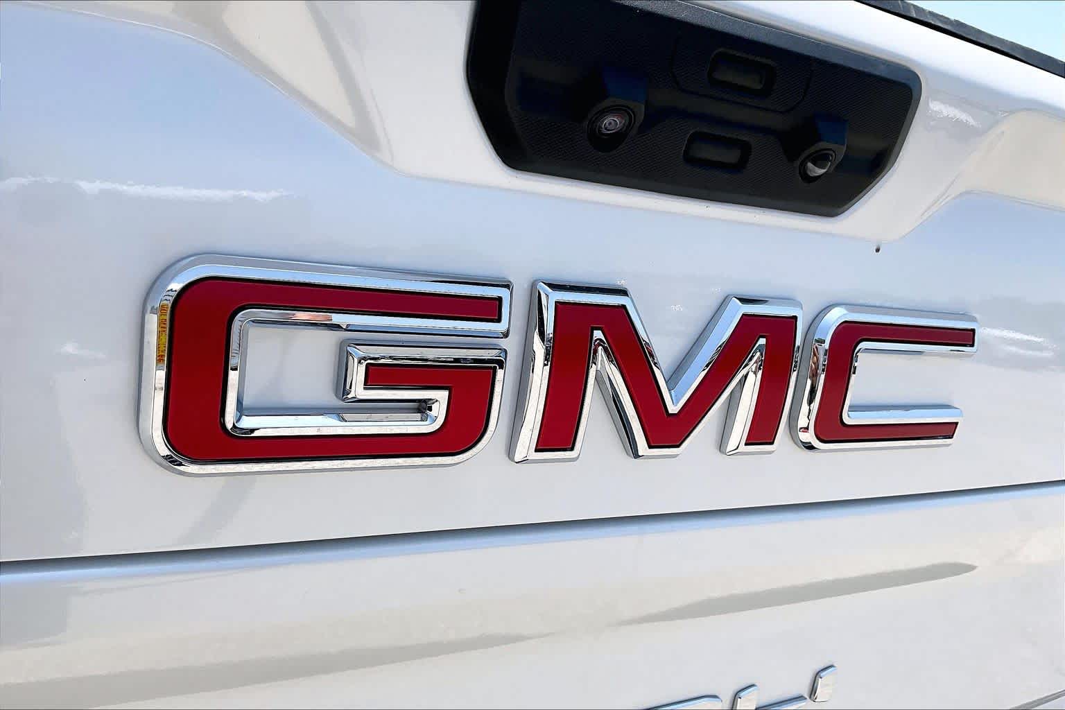 2024 GMC Sierra 2500HD Denali White Frost Tricoat at Friendly Ford Crosby