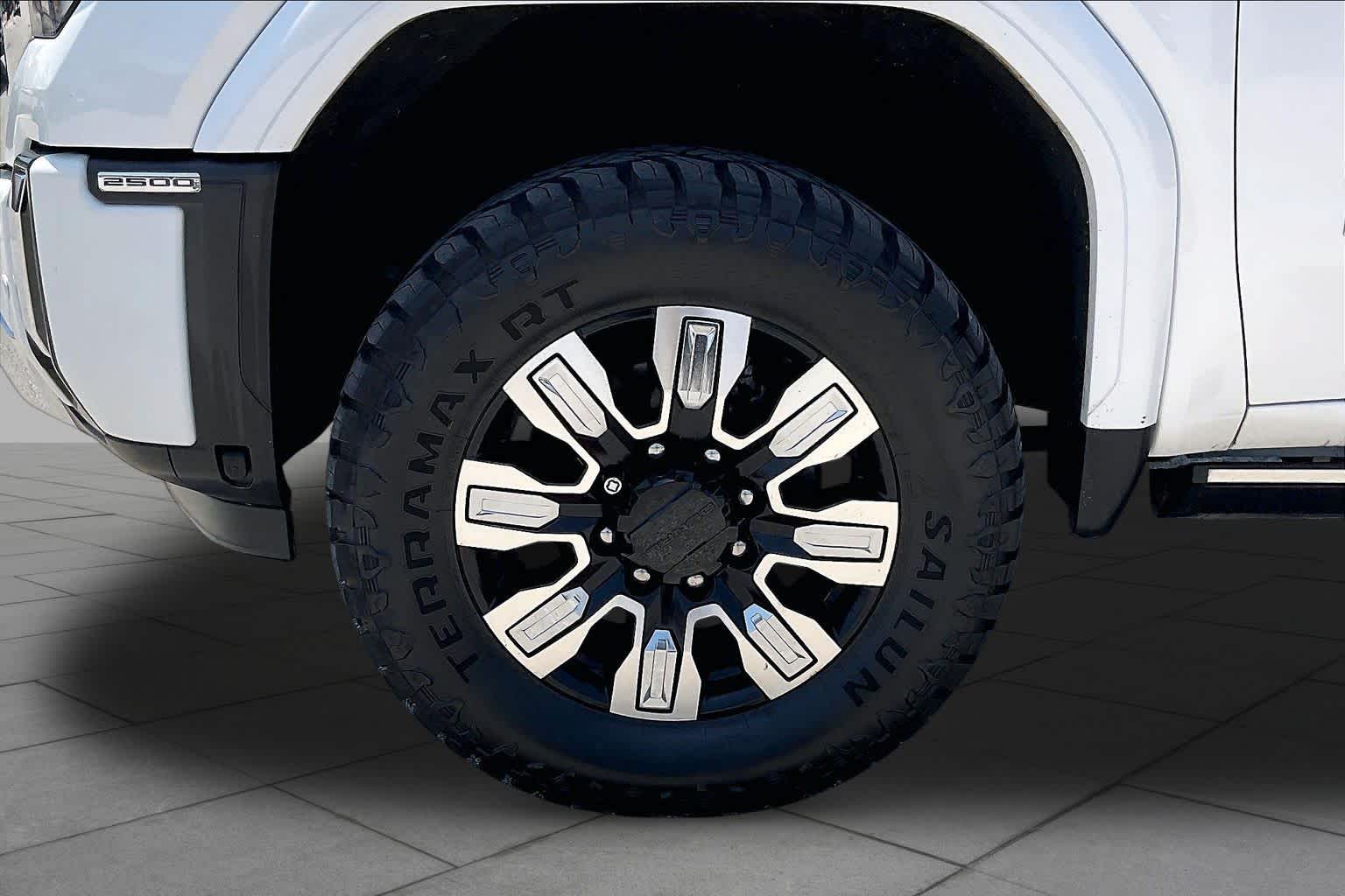 2024 GMC Sierra 2500HD Denali White Frost Tricoat at Friendly Ford Crosby
