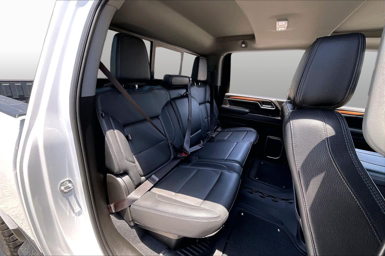 2024 GMC Sierra 2500HD Denali White Frost Tricoat at Friendly Ford Crosby