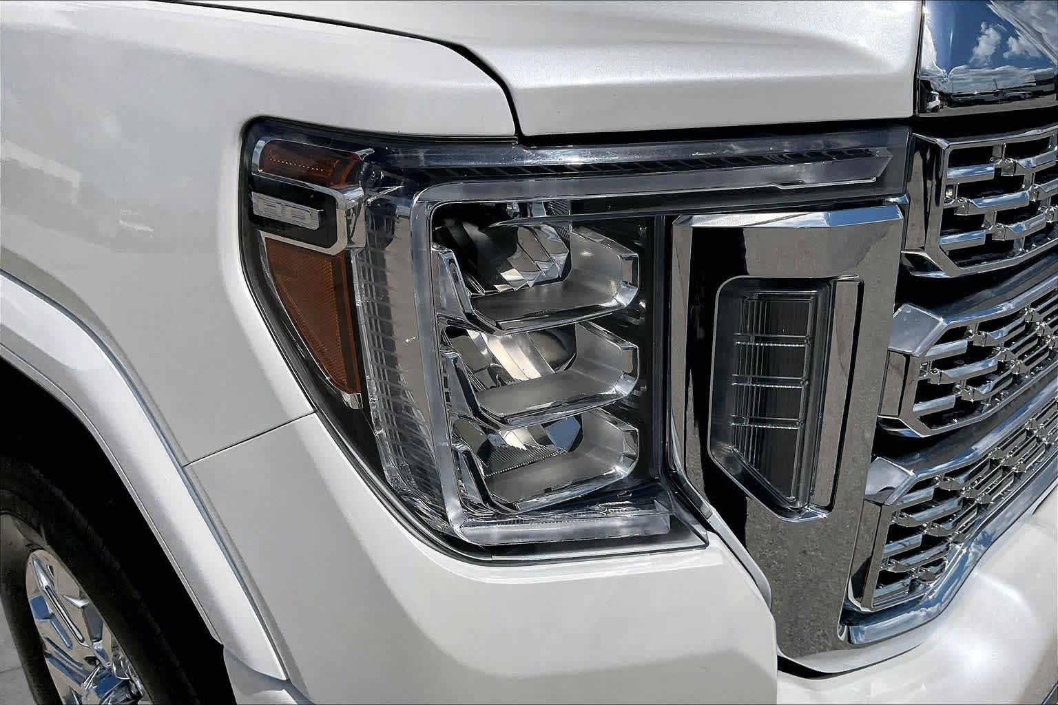 2023 GMC Sierra 2500HD Denali White Frost Tricoat at HGreg Houston
