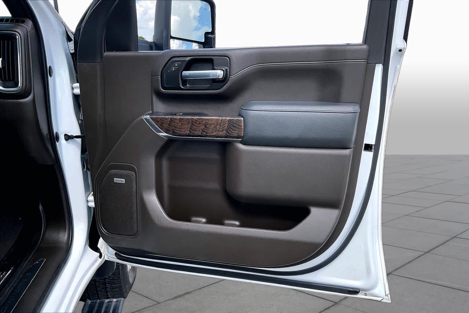 2023 GMC Sierra 2500HD Denali White Frost Tricoat at HGreg Houston
