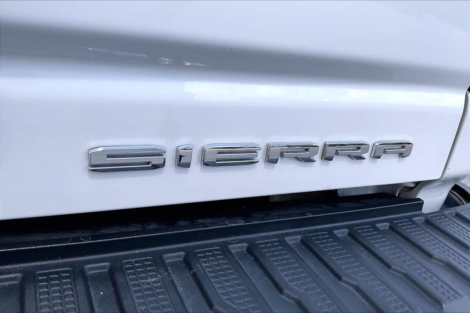 2023 GMC Sierra 2500HD Denali White Frost Tricoat at HGreg Houston