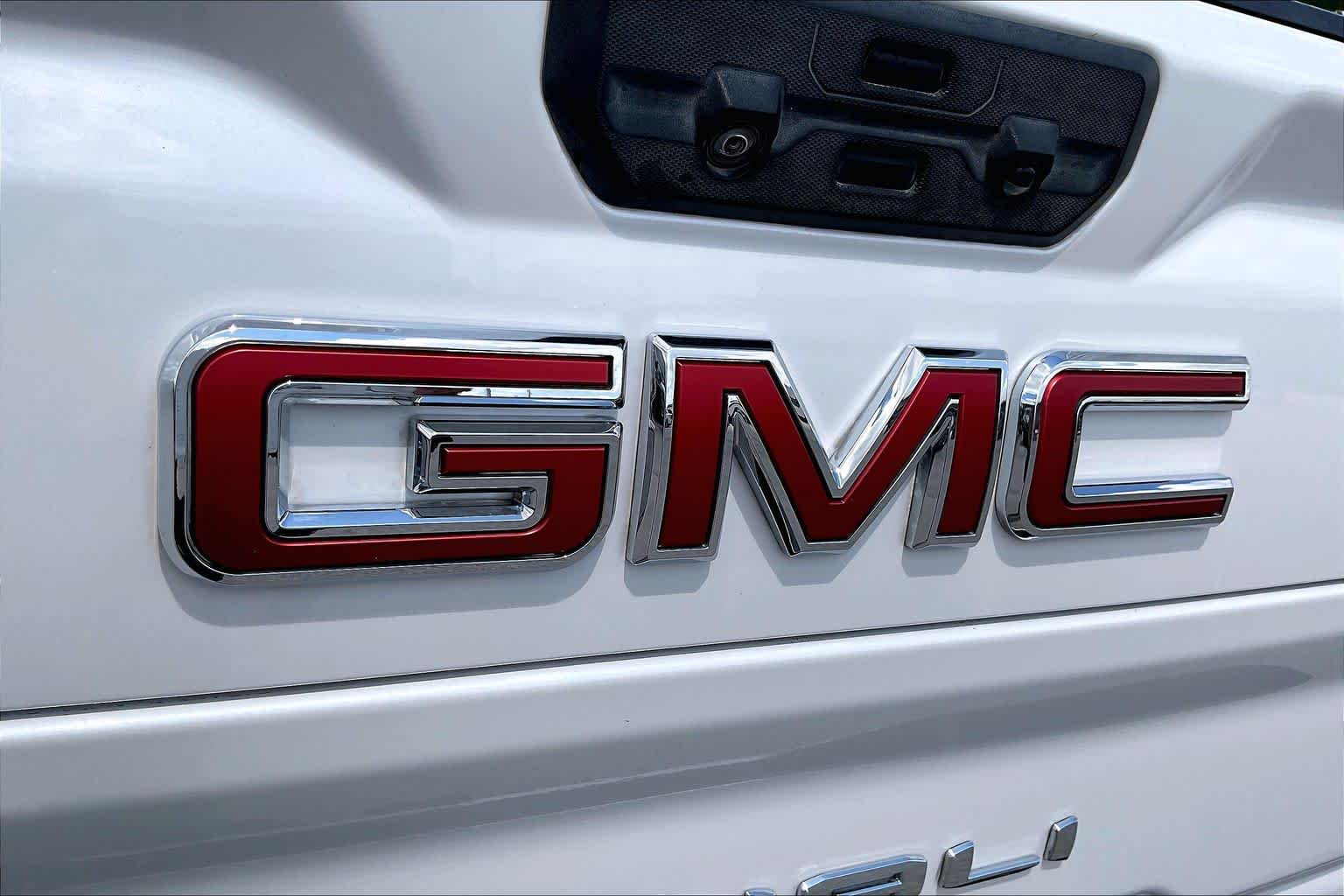 2023 GMC Sierra 2500HD Denali White Frost Tricoat at HGreg Houston