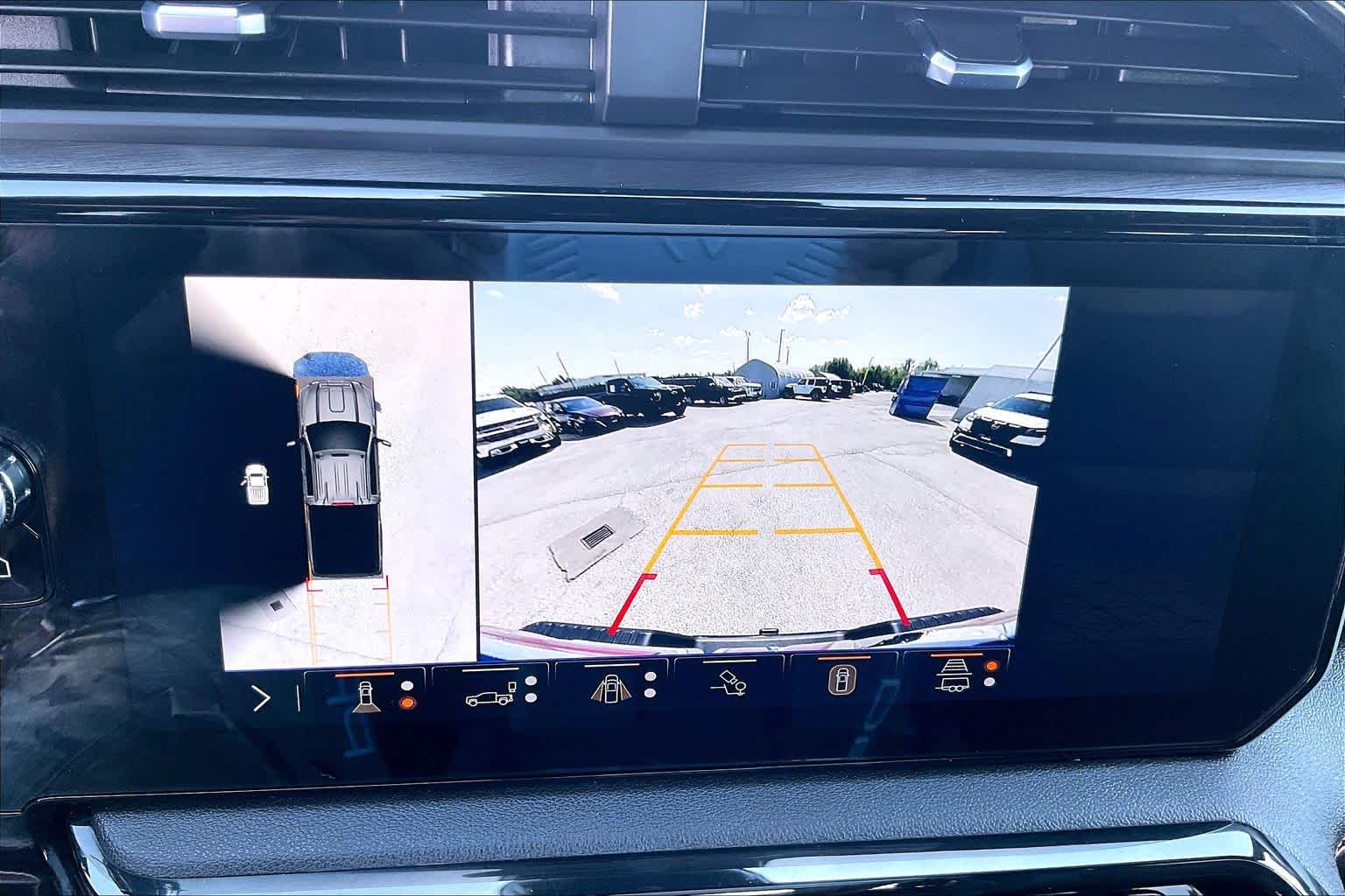 2024 GMC Sierra 3500HD photo 27 of 35
