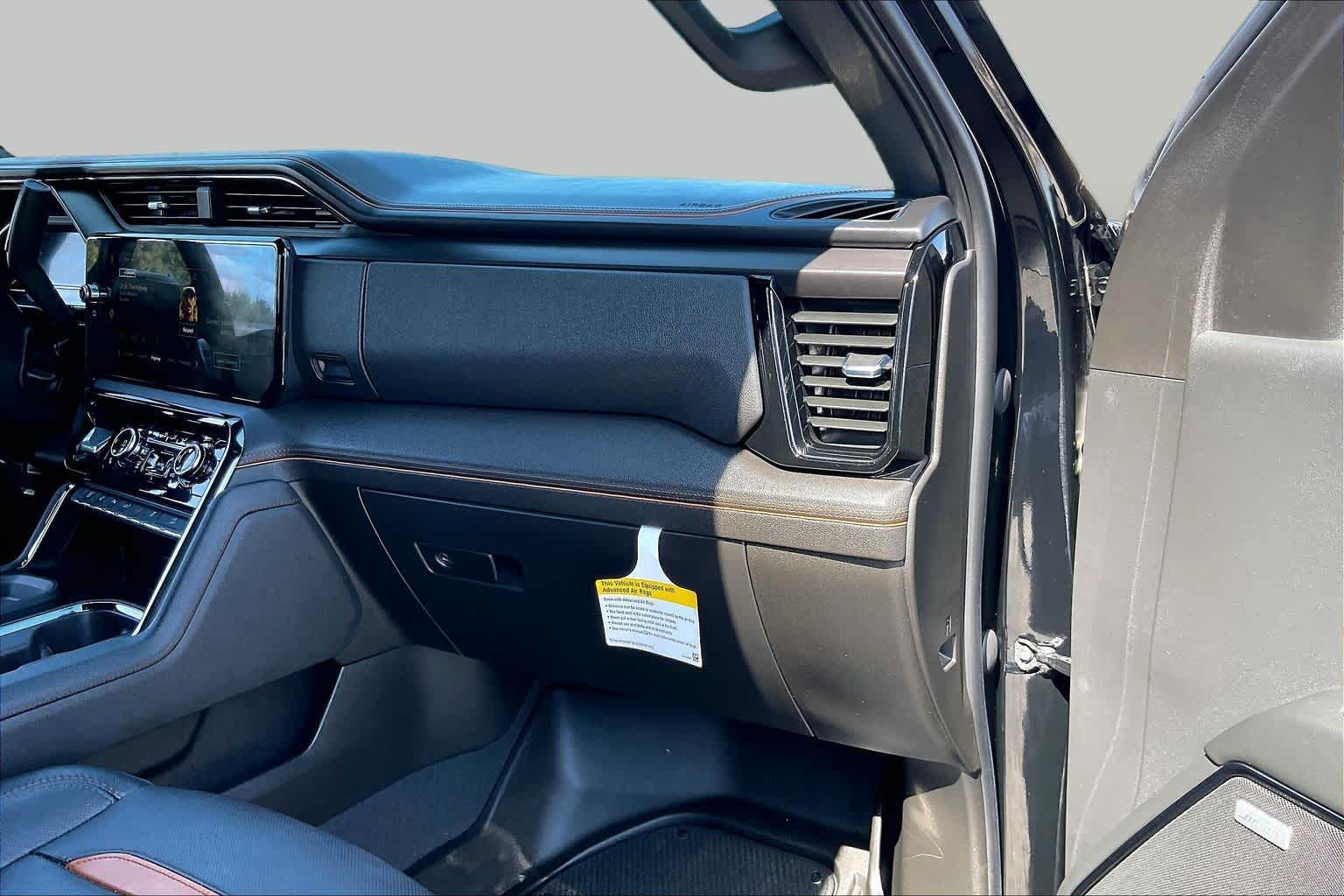 2024 GMC Sierra 3500HD photo 19 of 35