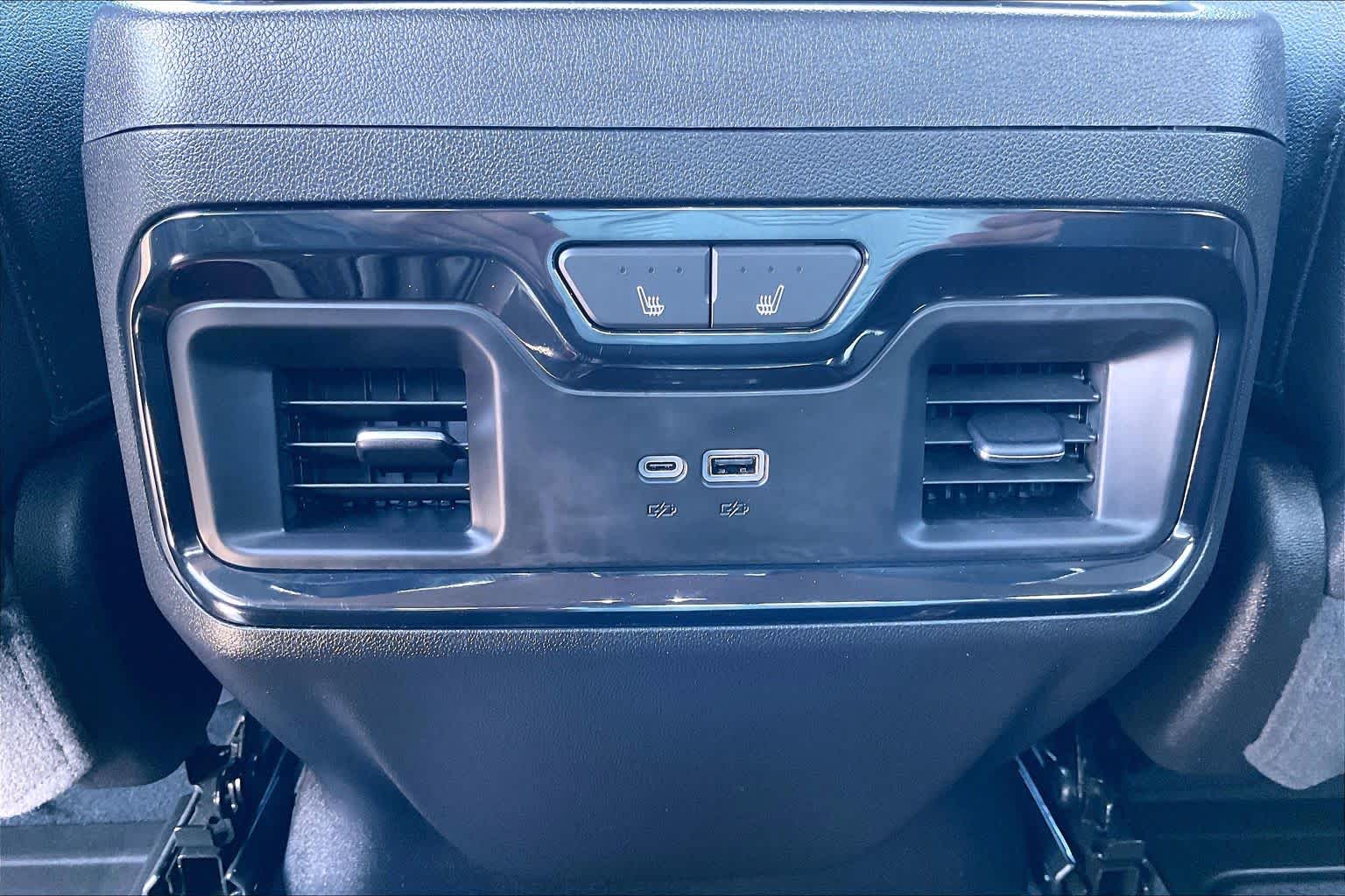 2024 GMC Sierra 3500HD photo 32 of 35