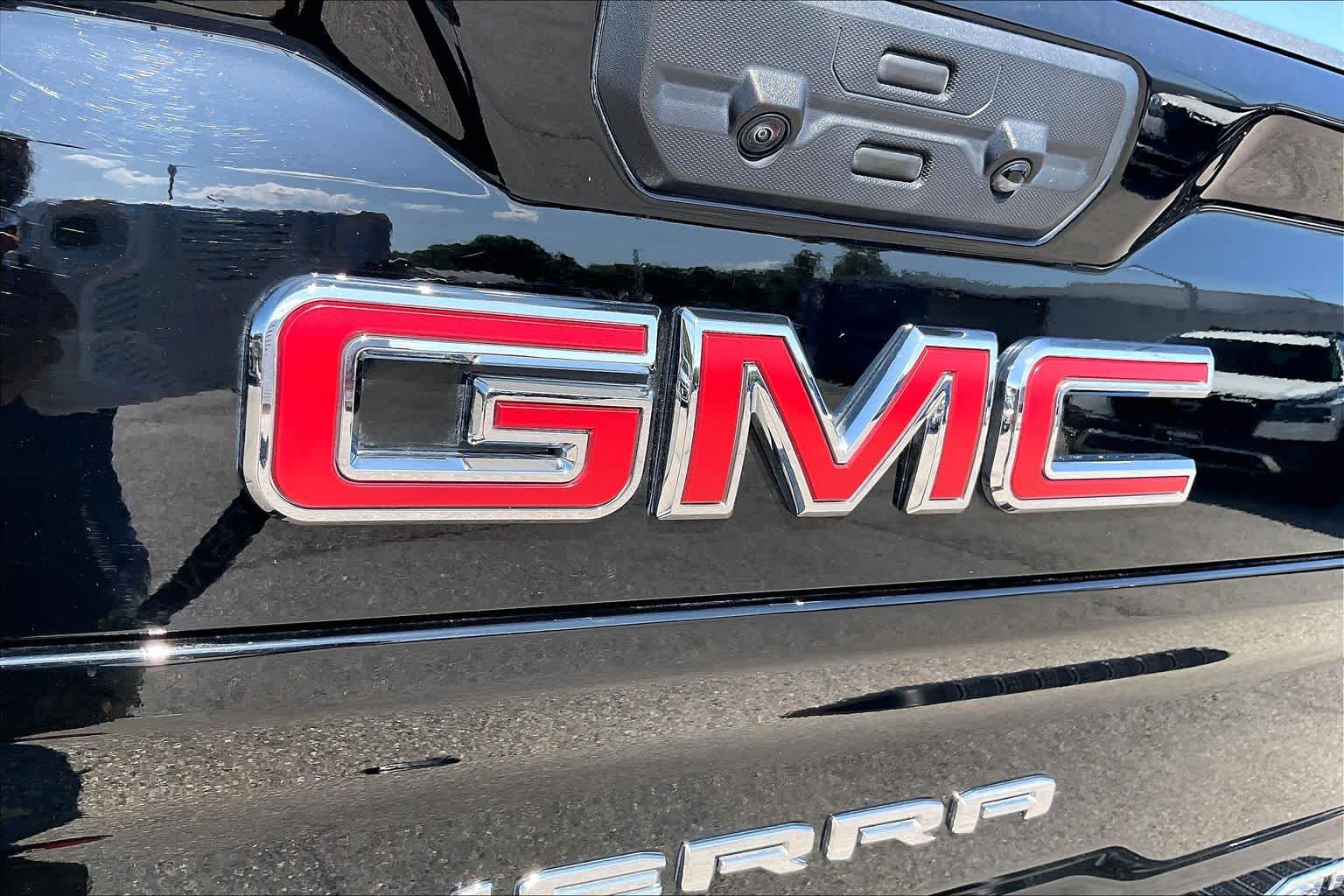 2024 GMC Sierra 3500HD photo 31 of 35
