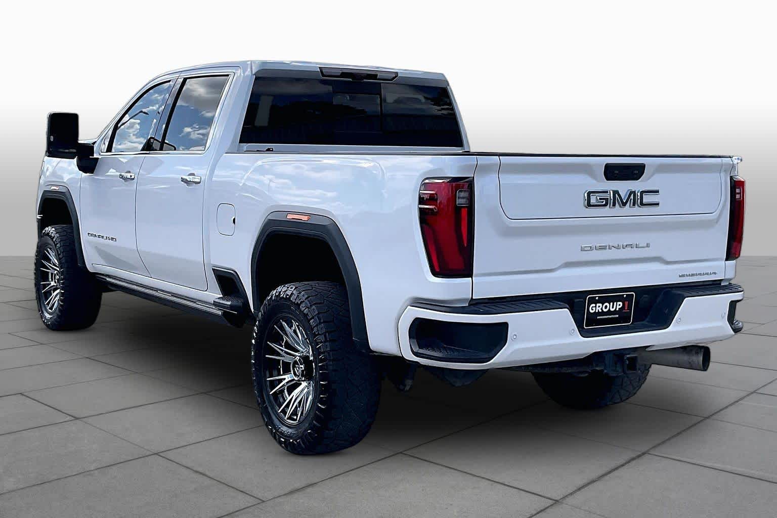 2024 GMC Sierra 2500HD photo 12 of 35