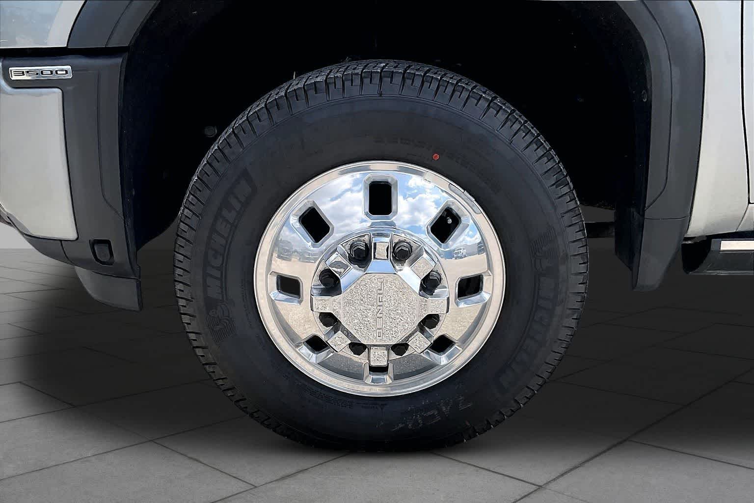 2024 GMC Sierra 3500HD Denali Ultimate - 10