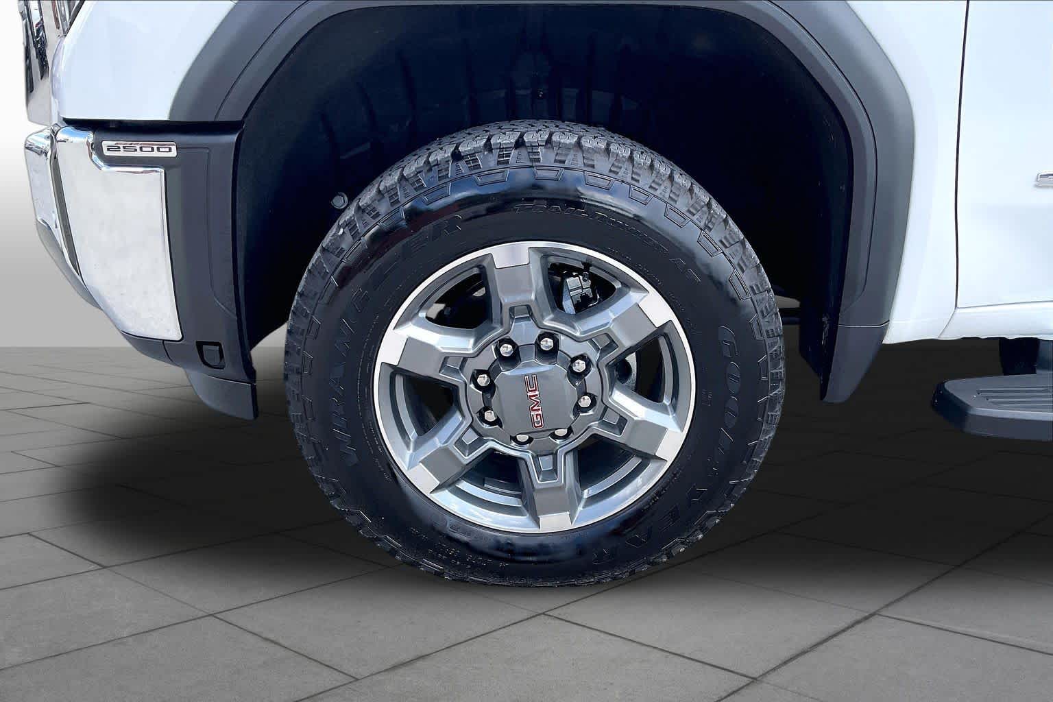 2026 GMC Sierra 2500HD photo 11 of 35