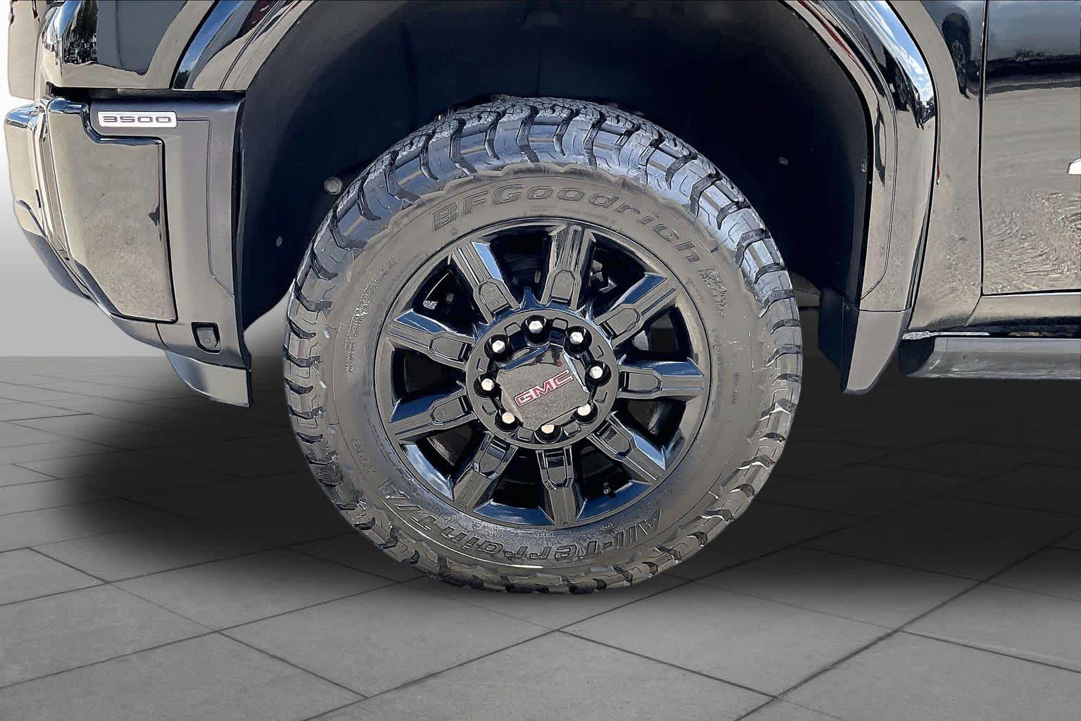 2025 GMC Sierra 3500HD photo 11 of 35