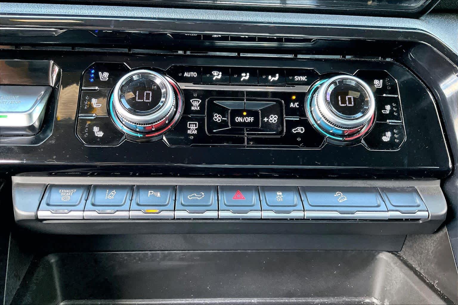 2025 GMC Sierra 3500HD photo 33 of 35