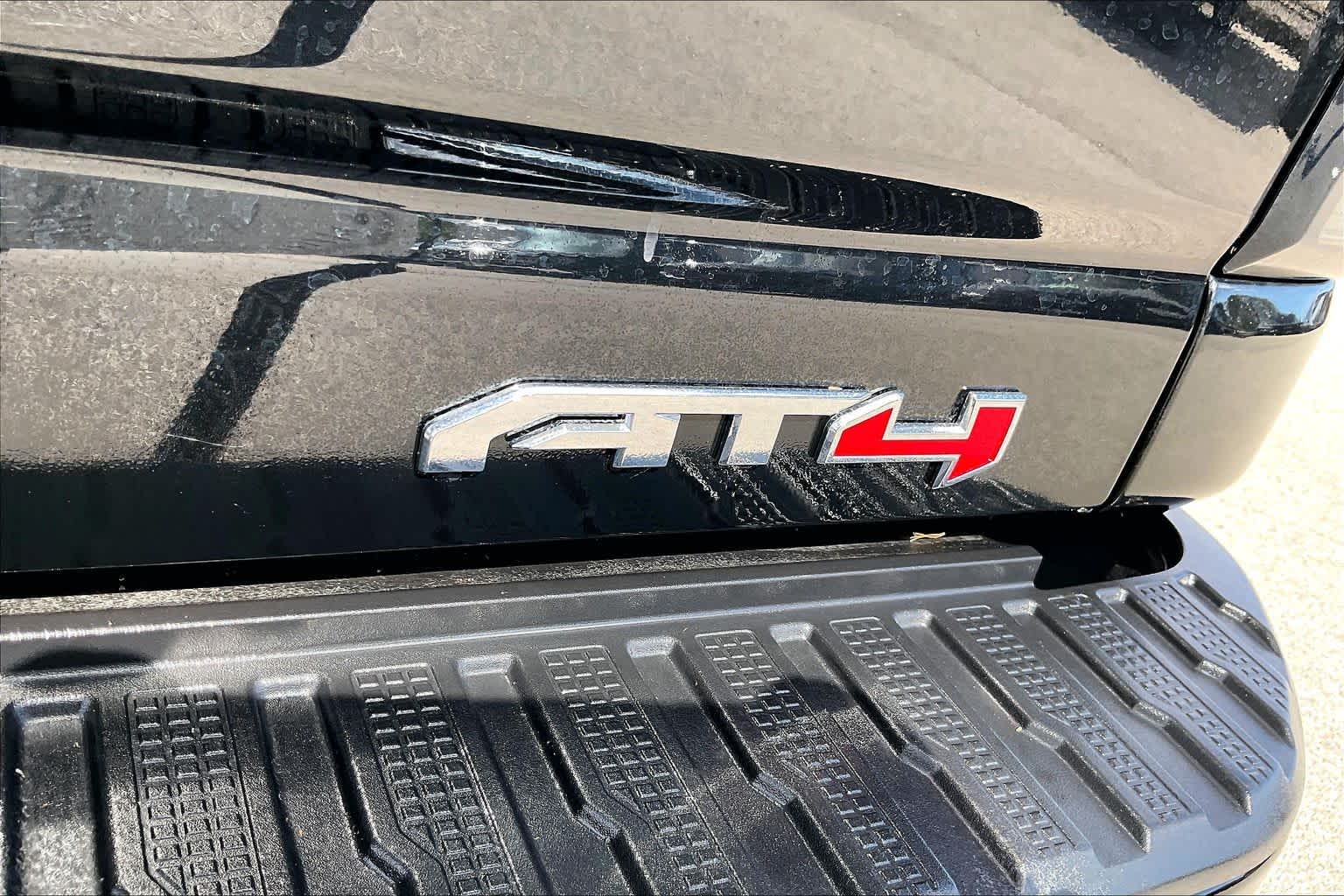 2025 GMC Sierra 3500HD photo 10 of 35