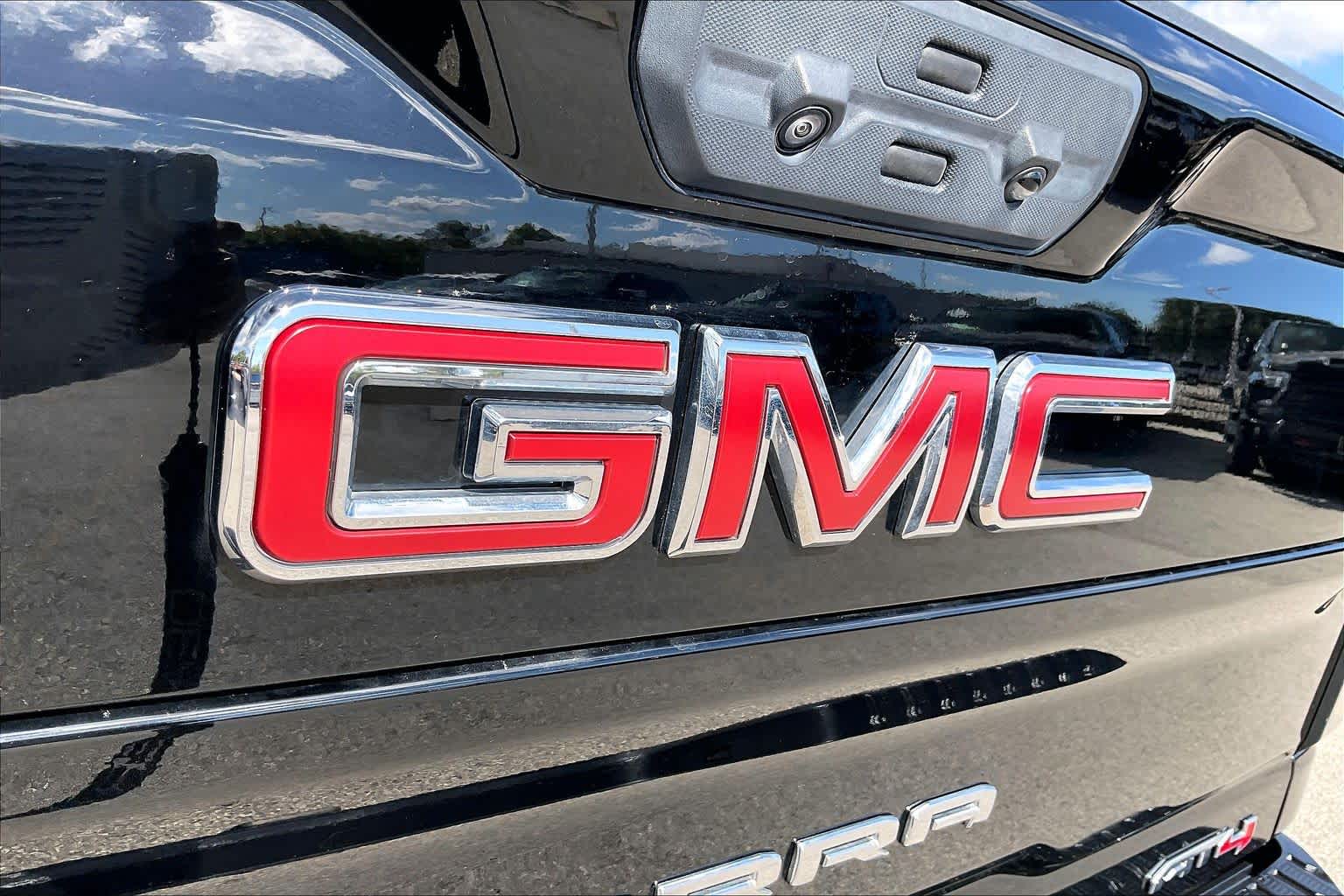 2025 GMC Sierra 3500HD photo 31 of 35
