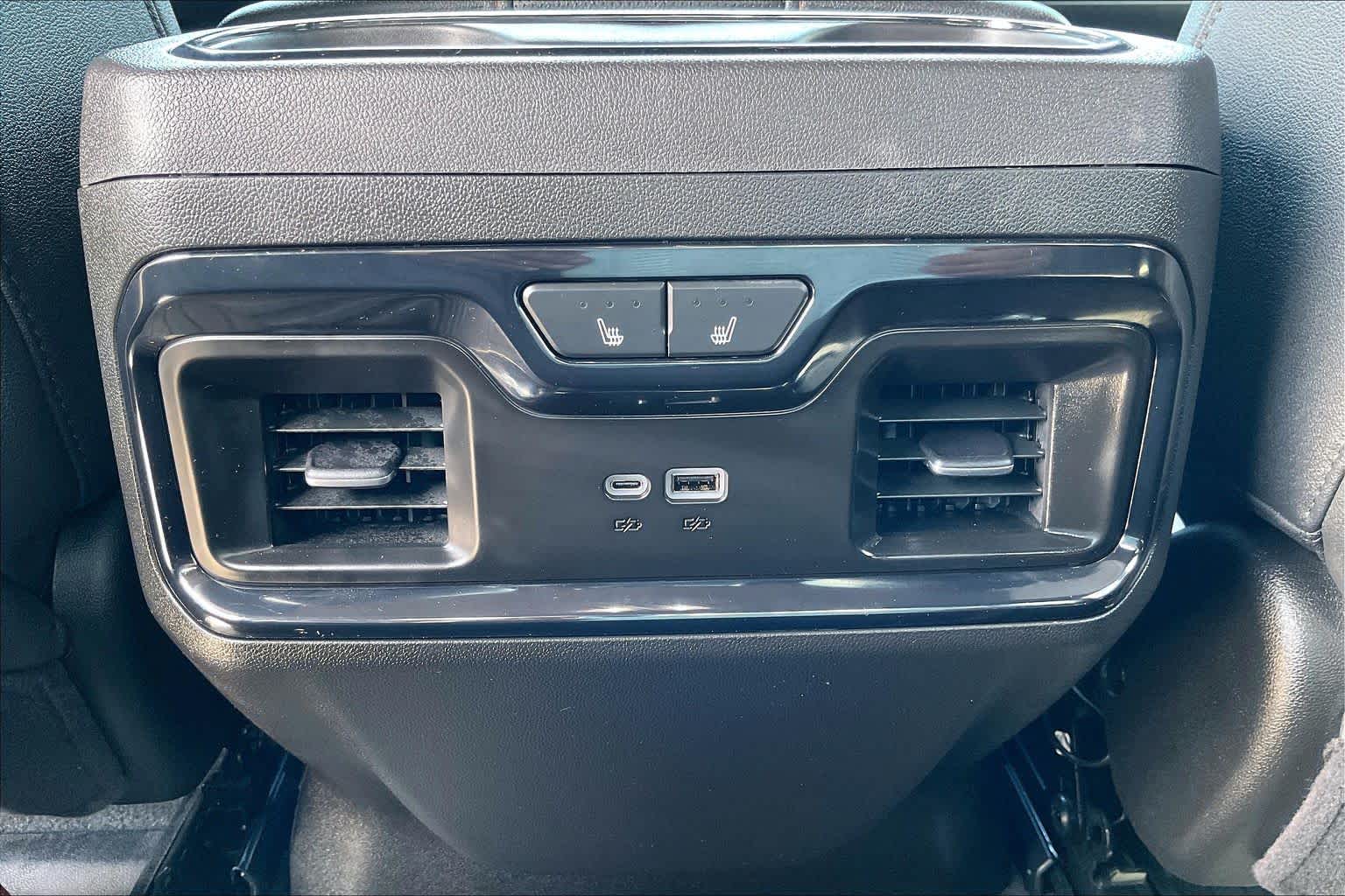 2025 GMC Sierra 3500HD photo 32 of 35