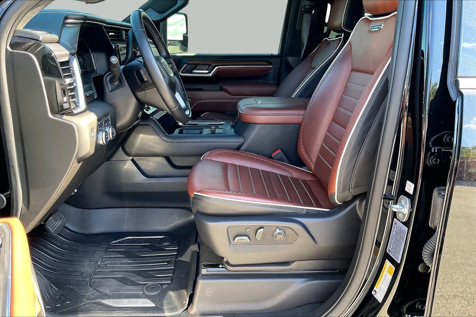 2025 GMC Sierra 3500HD photo 8 of 37
