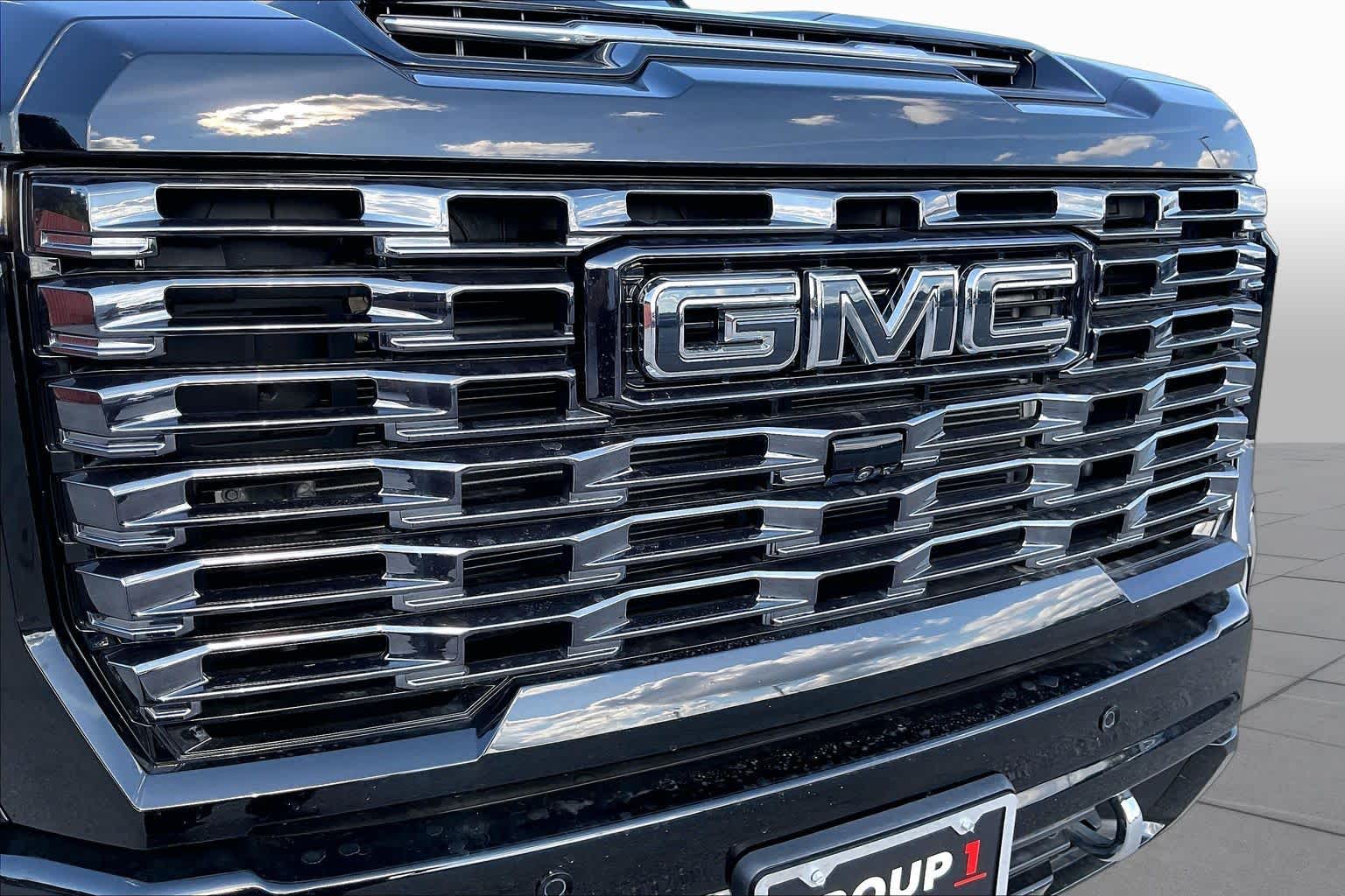 2025 GMC Sierra 3500HD photo 30 of 37