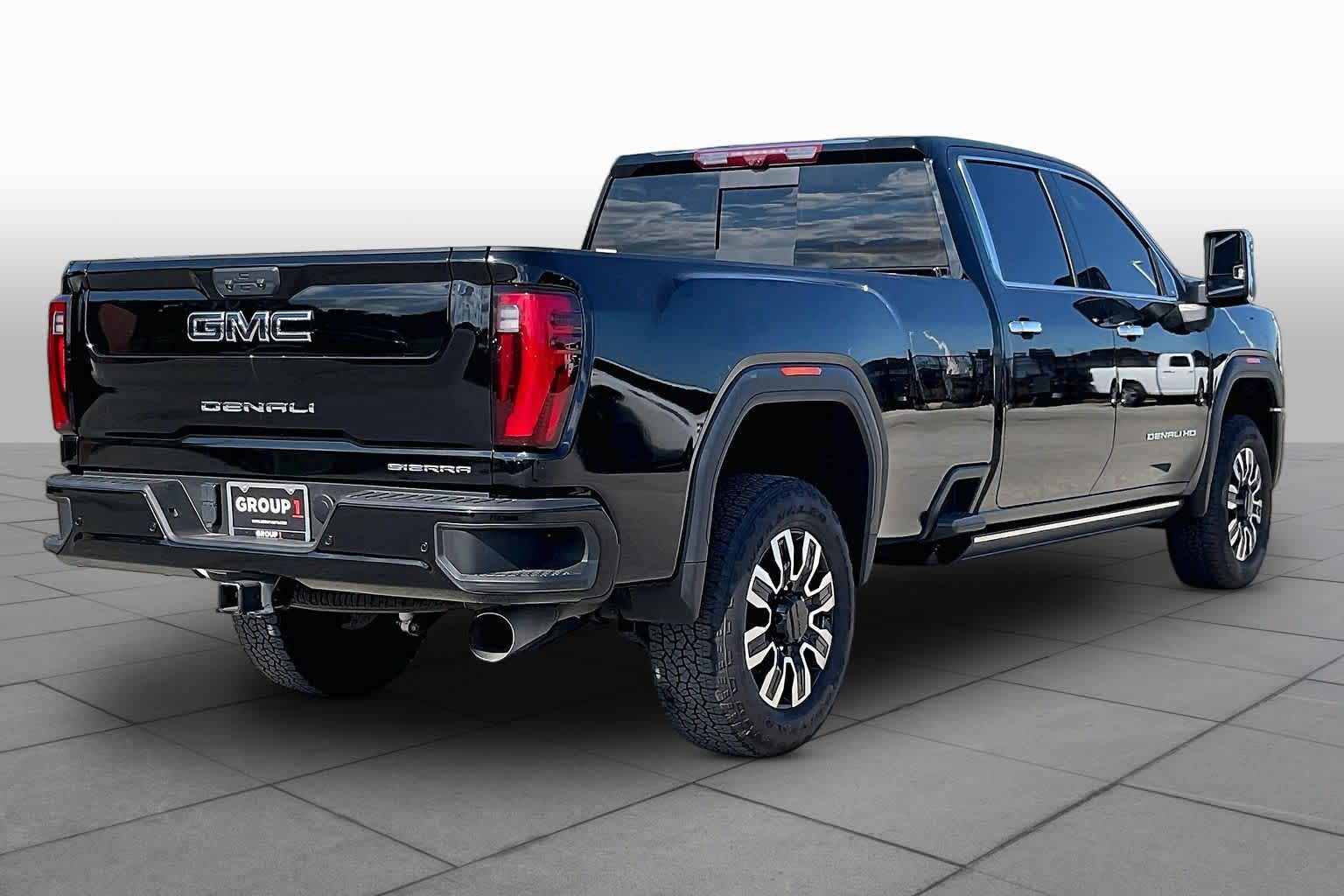 2025 GMC Sierra 3500HD photo 13 of 37