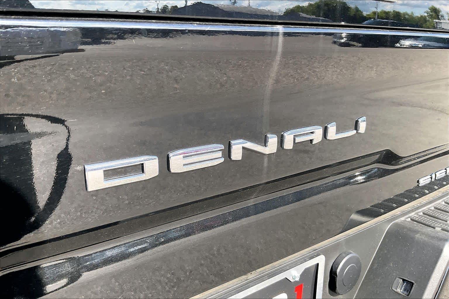 2025 GMC Sierra 3500HD photo 31 of 37