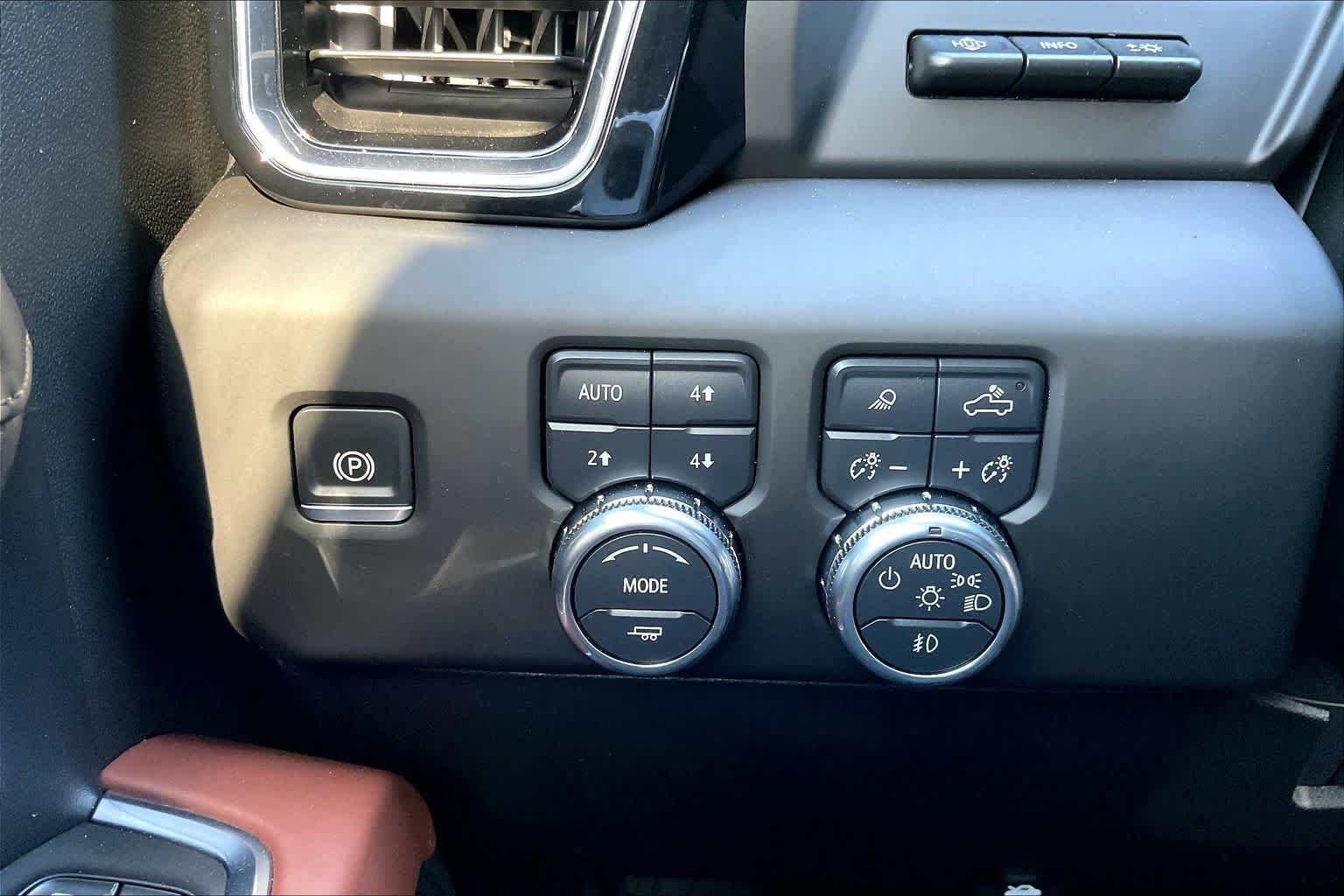 2025 GMC Sierra 3500HD photo 34 of 37
