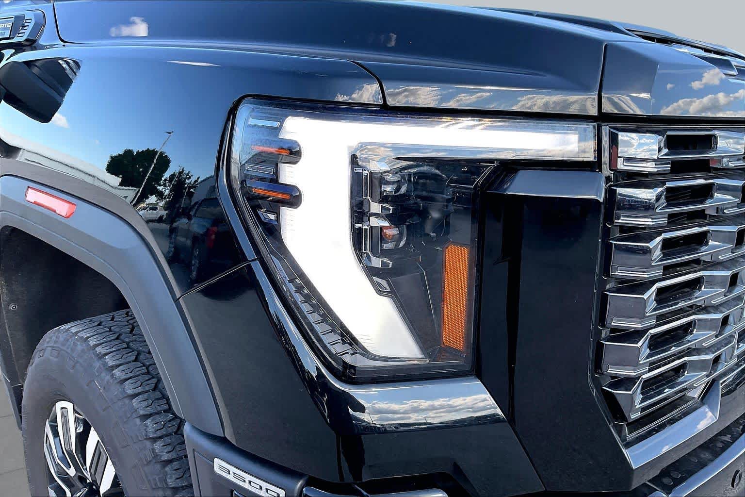2025 GMC Sierra 3500HD photo 28 of 37