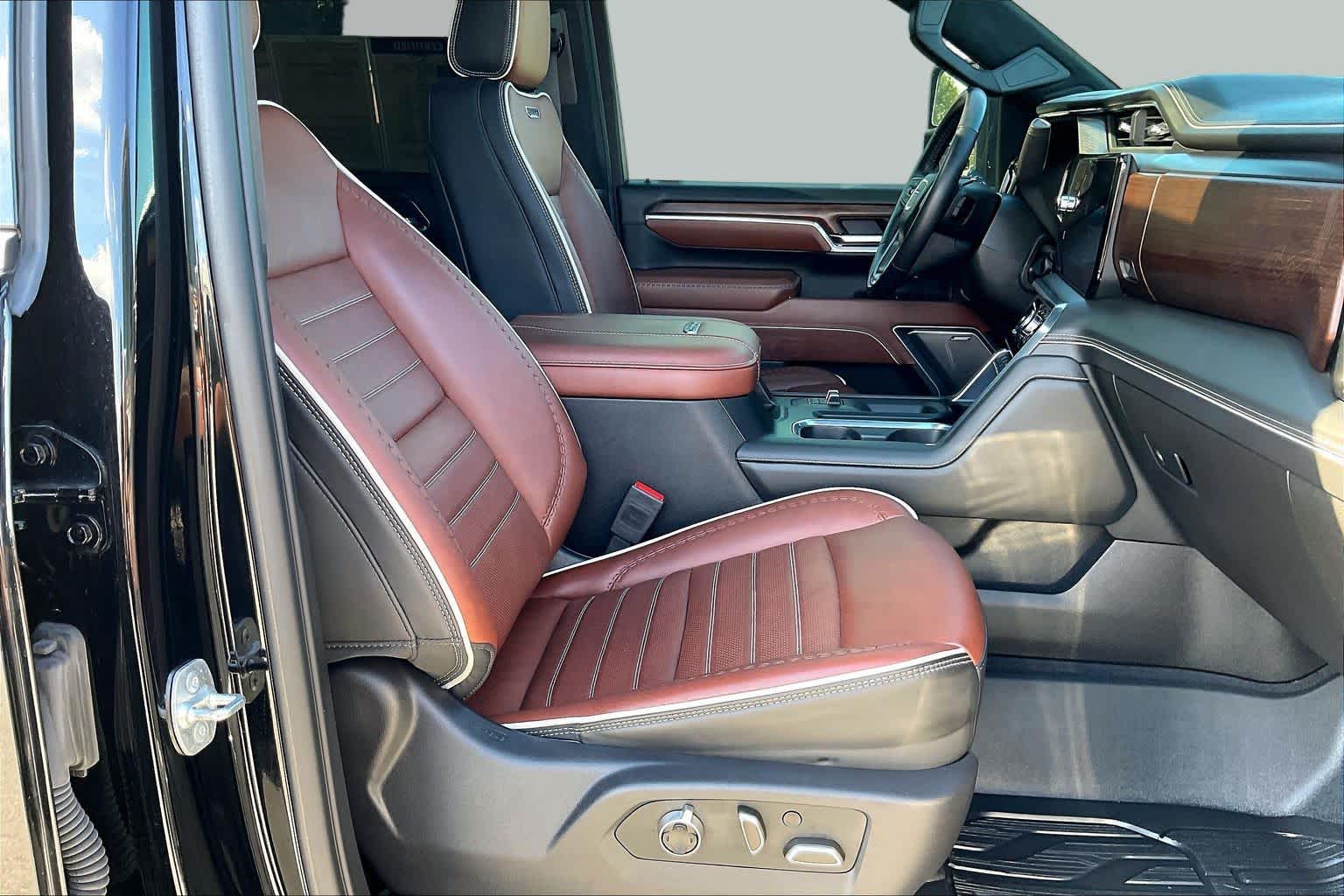 2025 GMC Sierra 3500HD photo 9 of 37