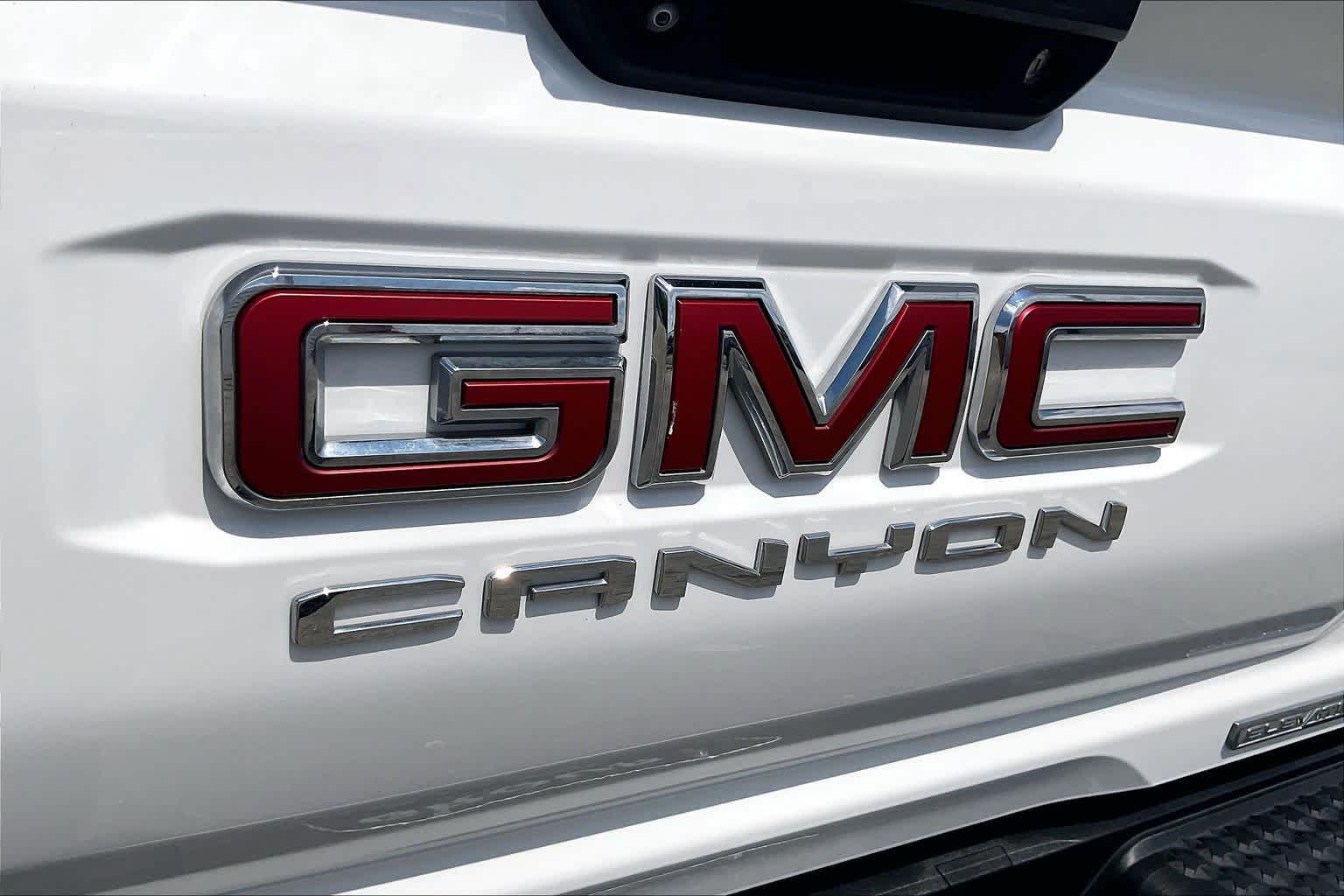 2023 GMC Canyon 2WD Elevation Summit White at Group 1 GMC Buick South
