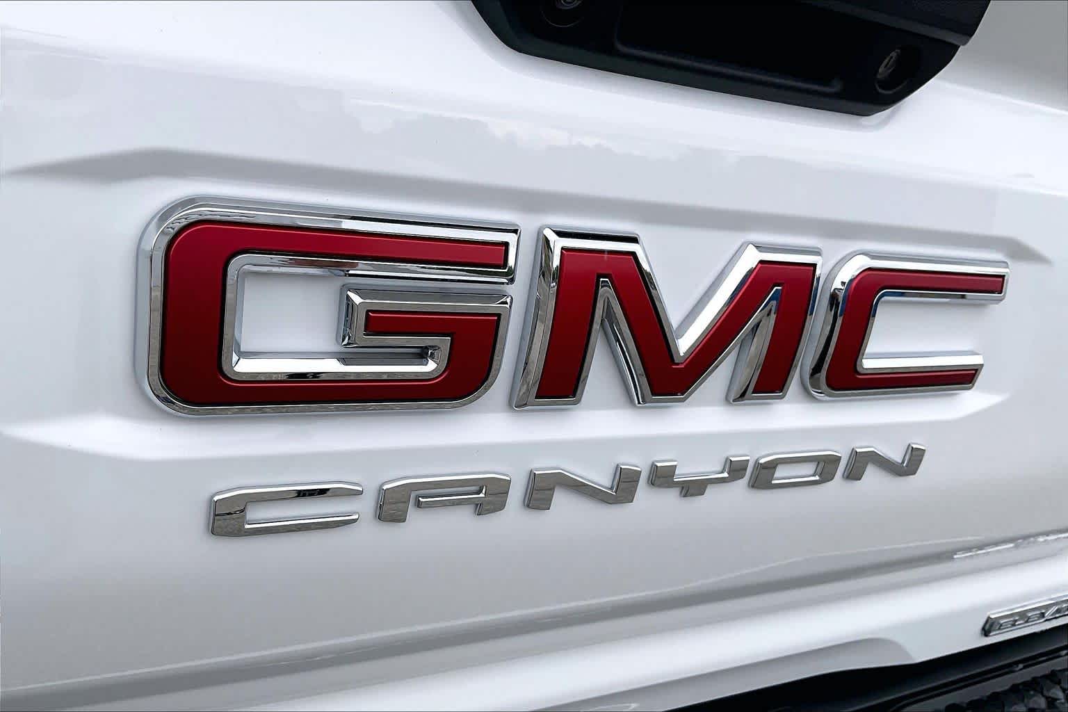 2024 GMC Canyon photo 30 of 34