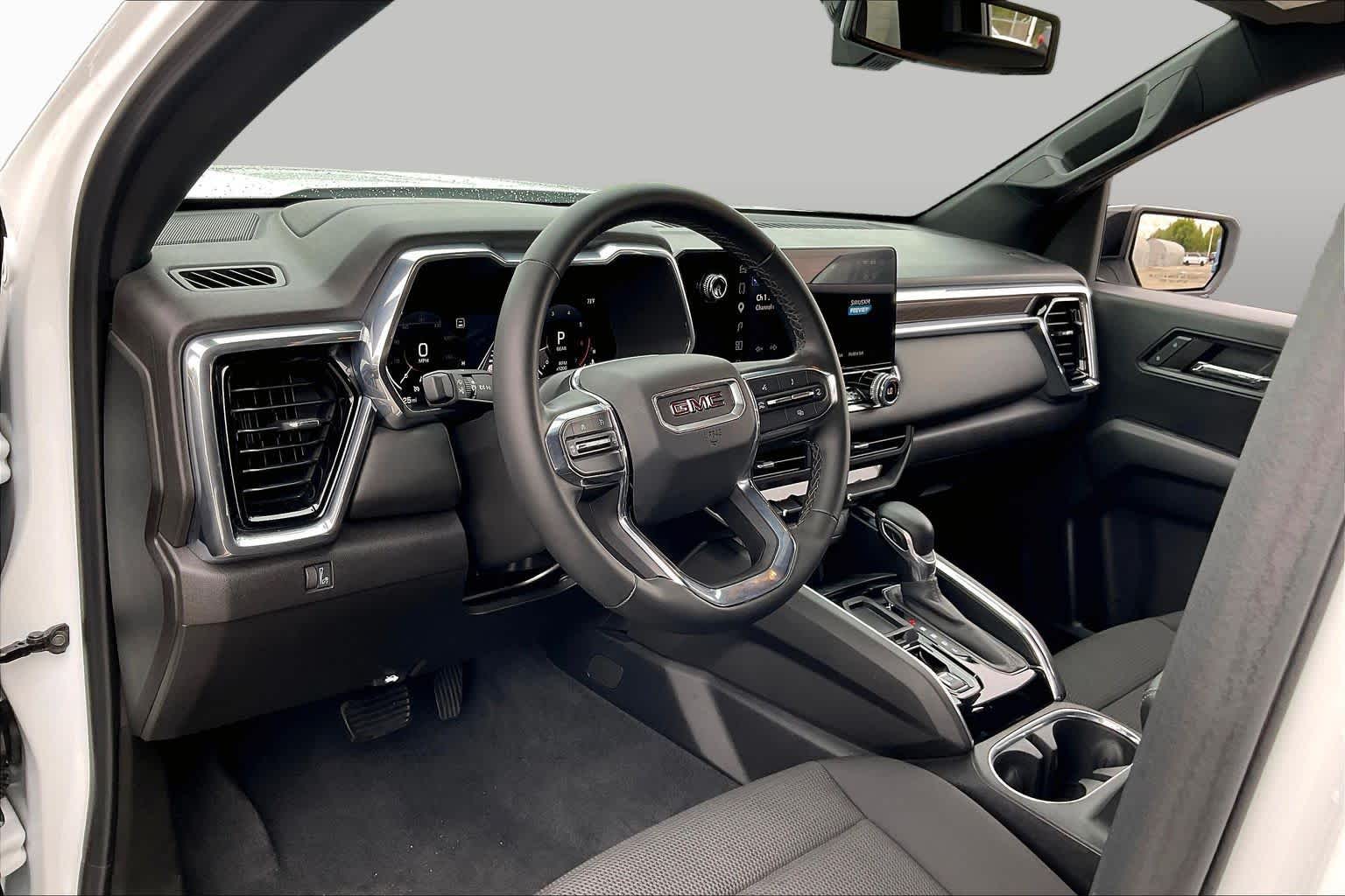2024 GMC Canyon photo 17 of 34