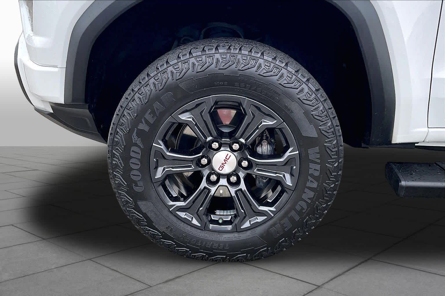 2024 GMC Canyon photo 11 of 34
