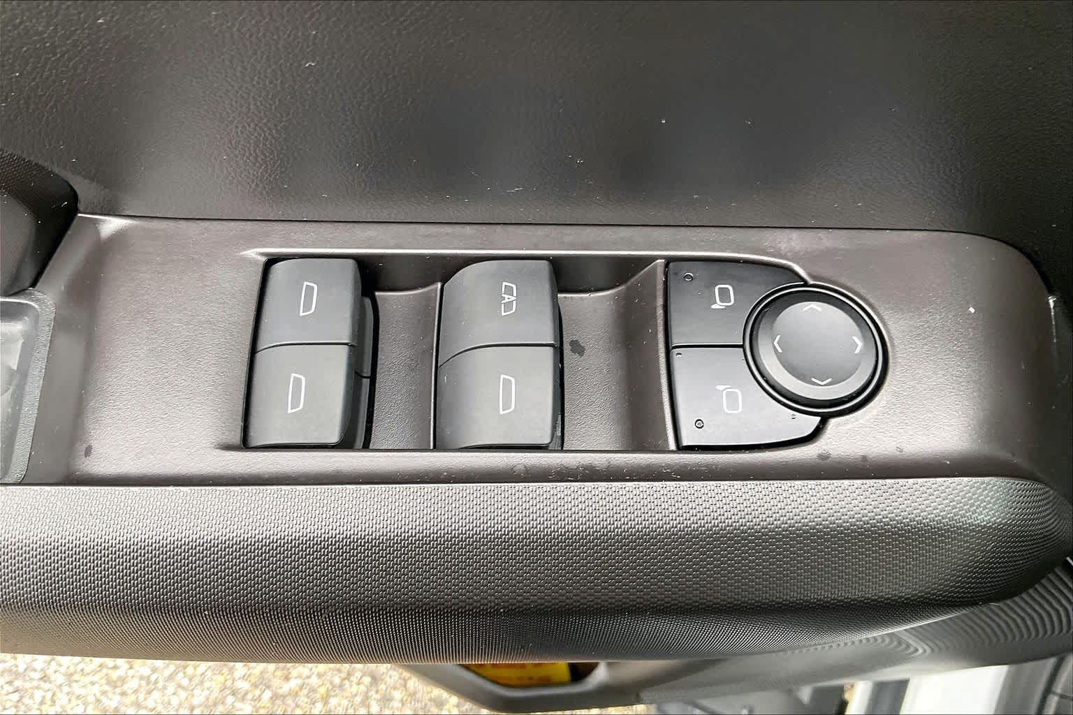 2024 GMC Canyon photo 14 of 34
