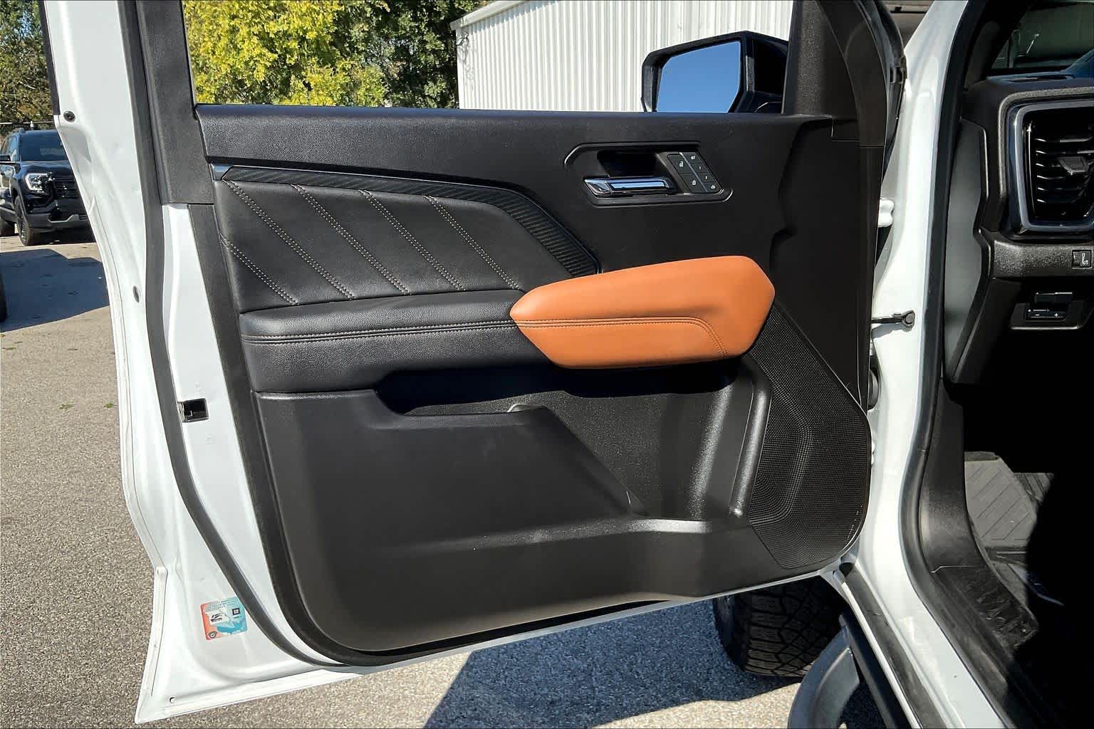 2023 GMC Canyon 4WD AT4 Summit White at Group 1 GMC Buick South
