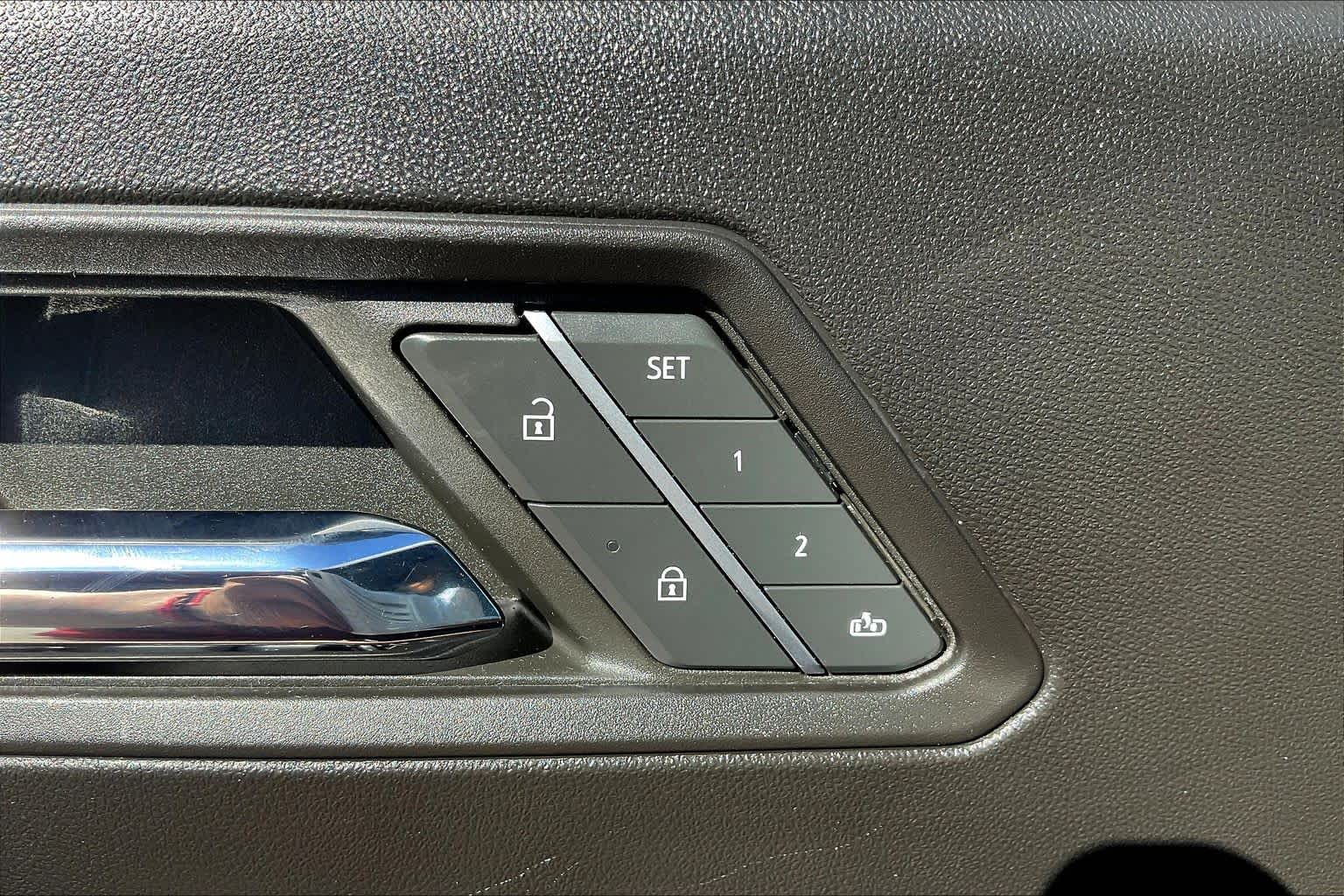 2023 GMC Canyon 4WD AT4 Summit White at Group 1 GMC Buick South