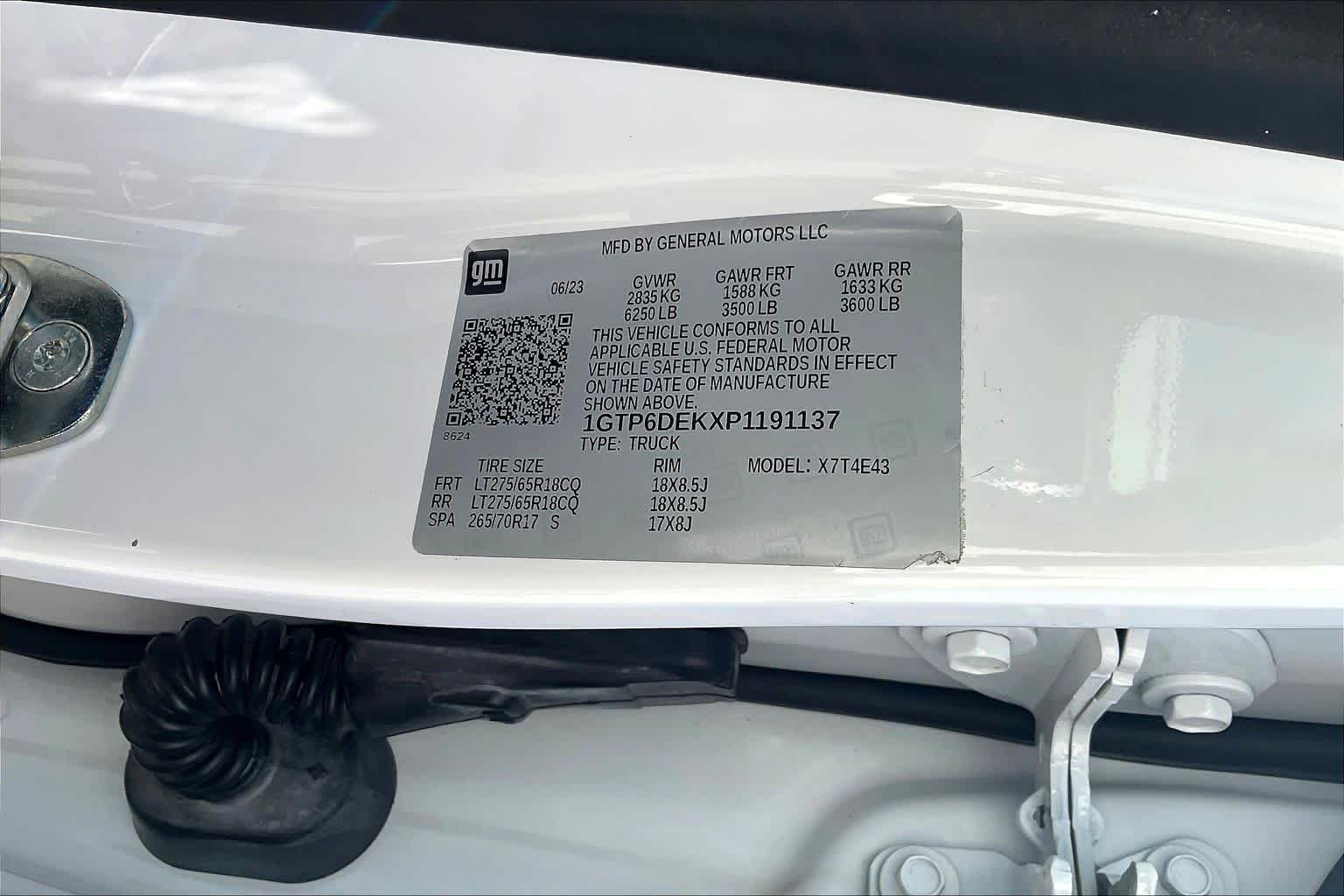 2023 GMC Canyon 4WD AT4 Summit White at Group 1 GMC Buick South